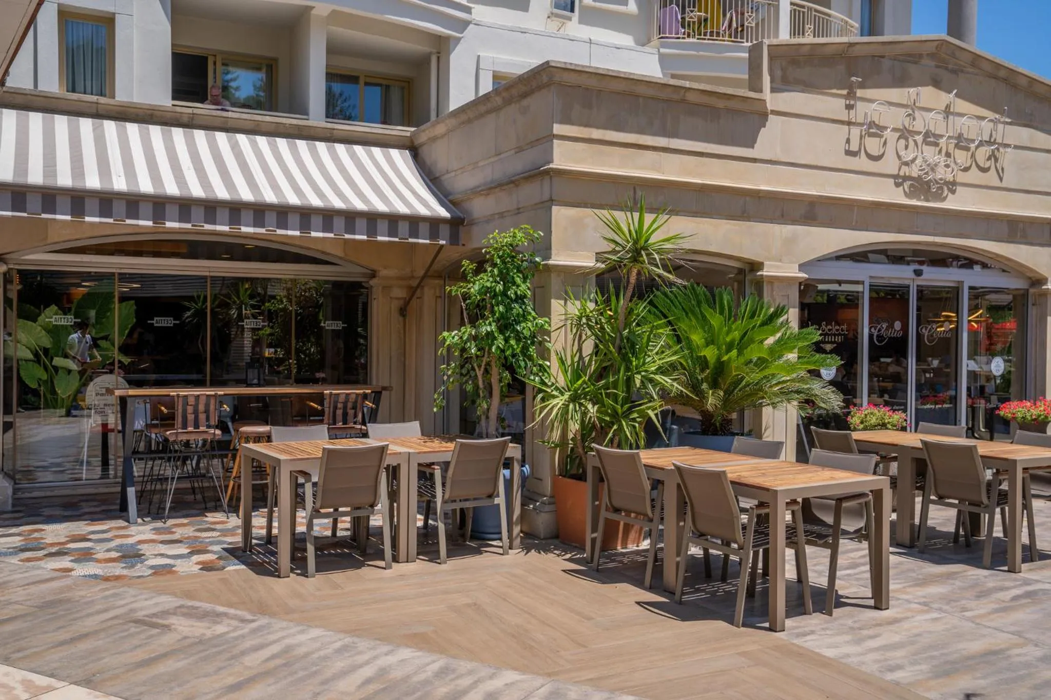 Restaurant/places to eat in Grand Cettia Hotel