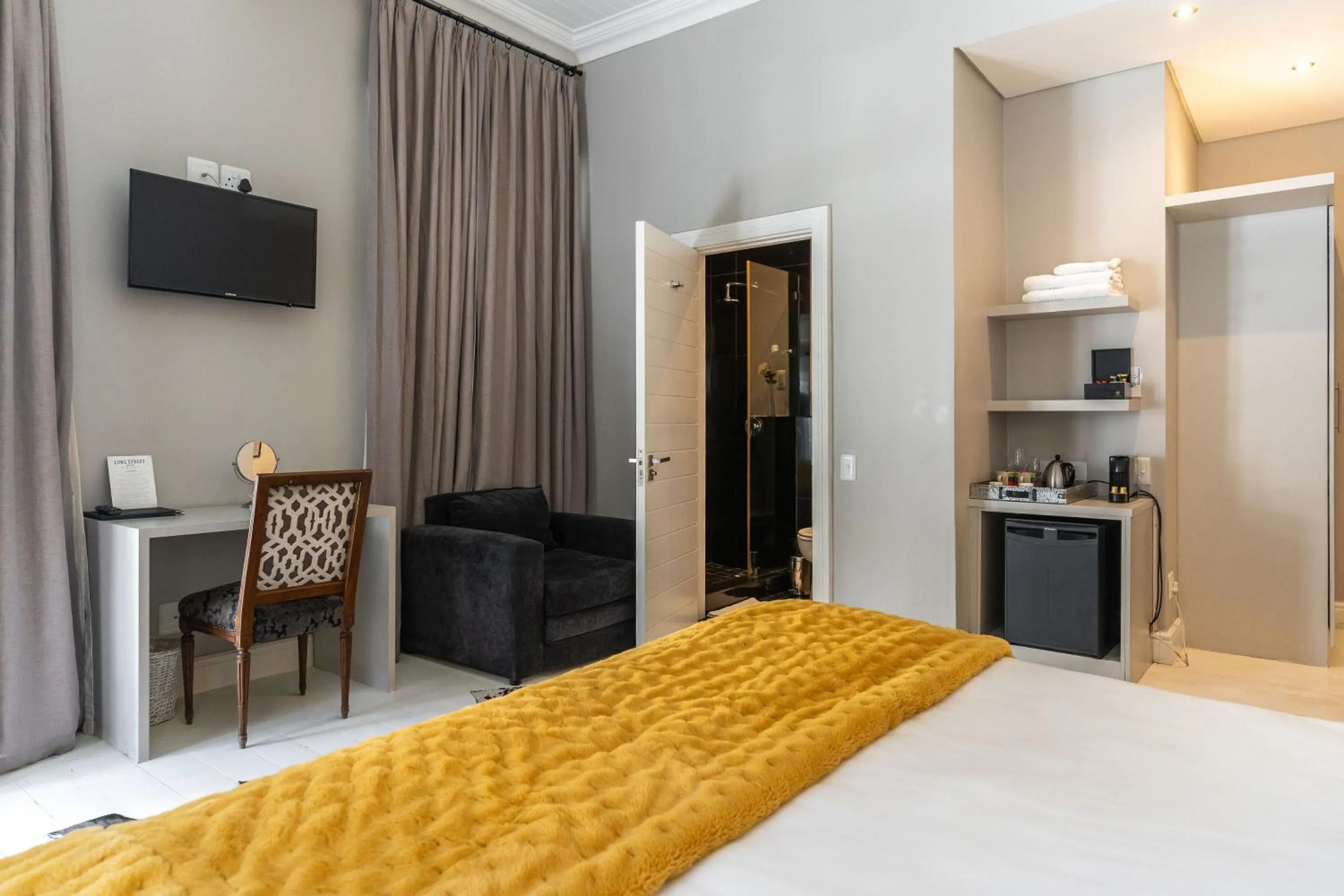 Photo of the whole room, Bed in Long Street Boutique Hotel