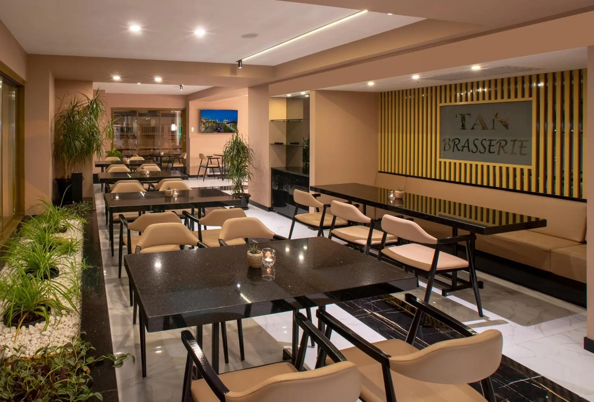 Restaurant/places to eat in Tan Hotel - Special Category