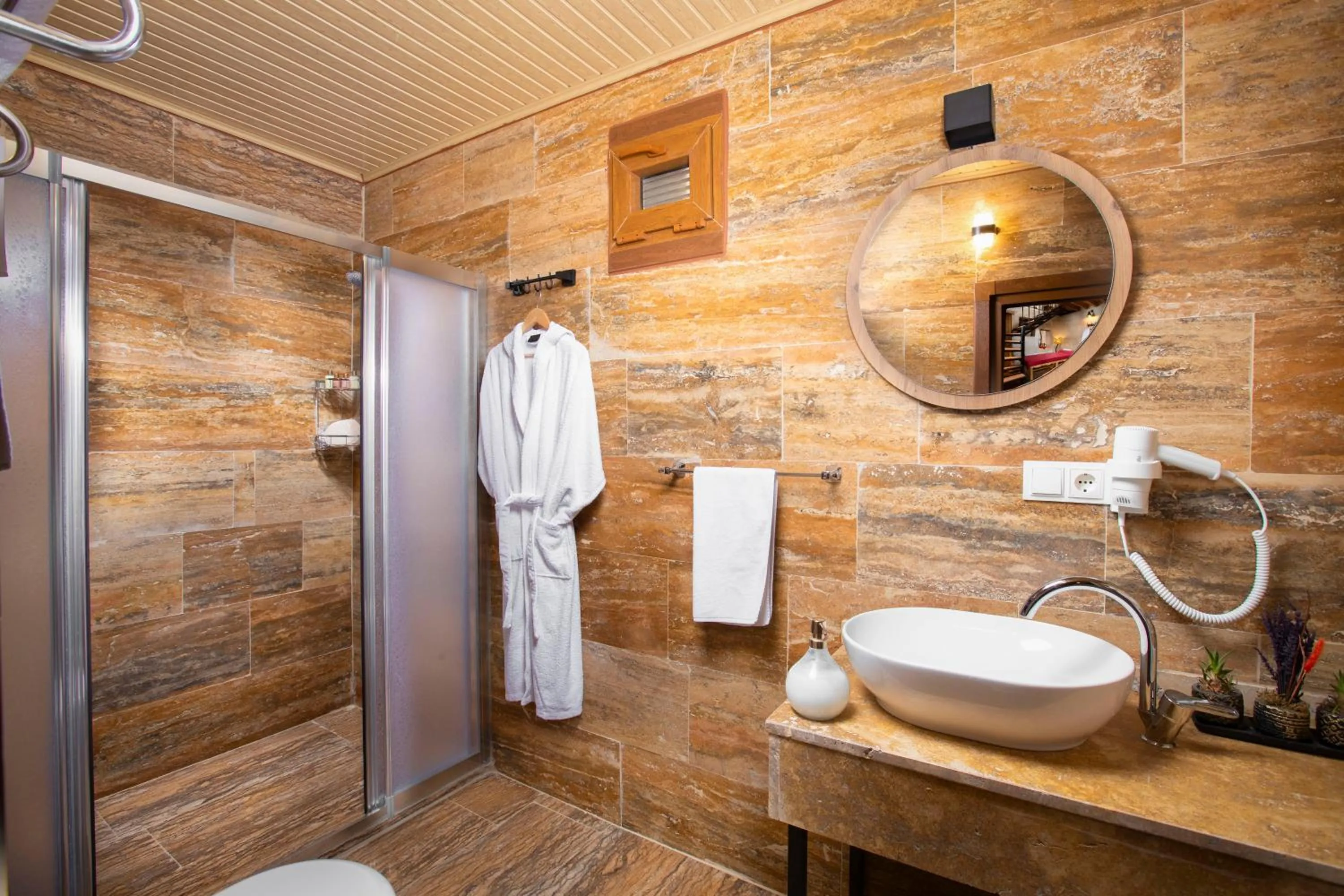 Shower in HacıAşık Konağı Butik Hotel