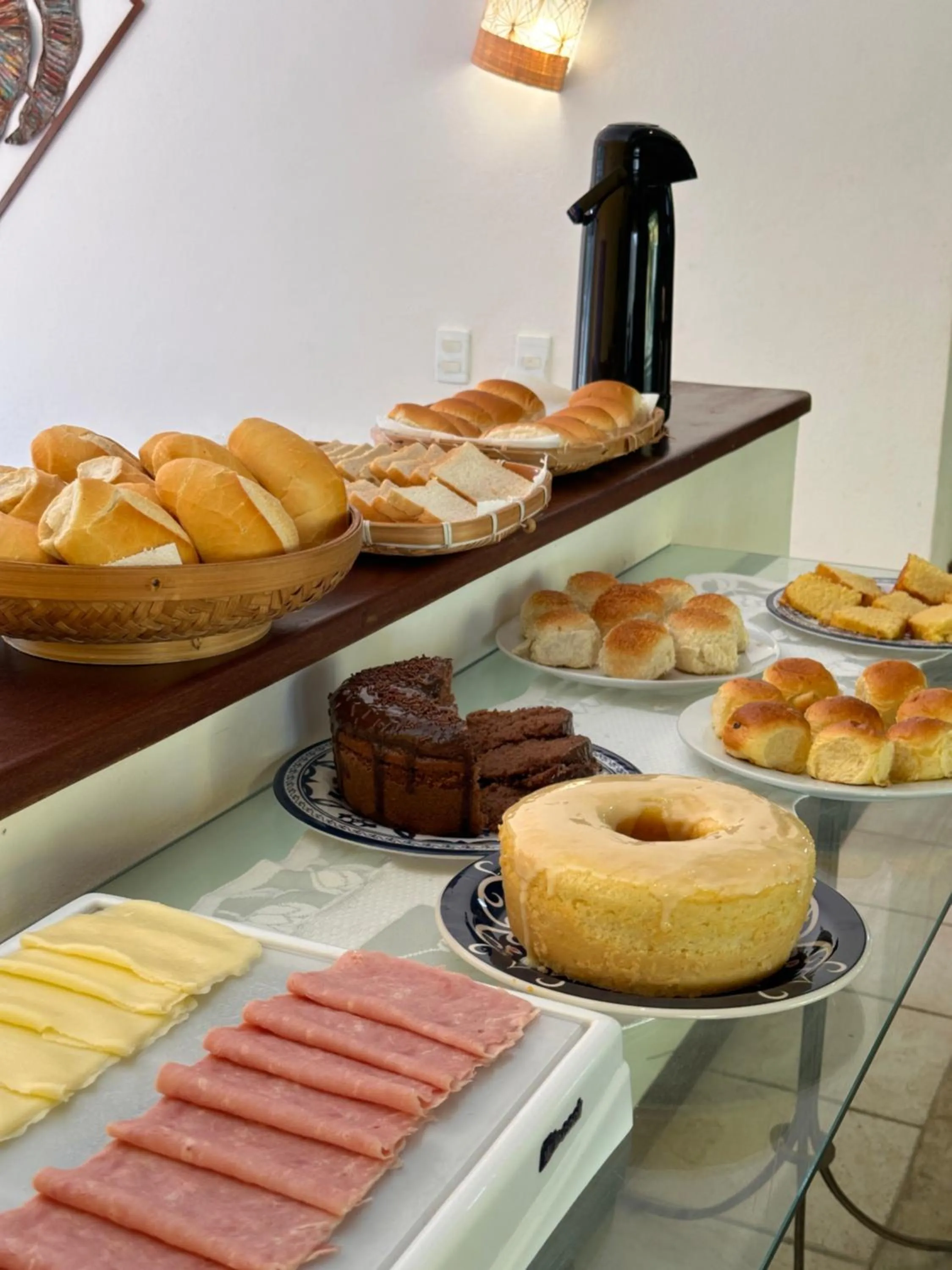 Breakfast in Pousada Arraial Colonial, Localizada no Centrinho e de Fácil Acesso a Praia e a Rua Mucugê