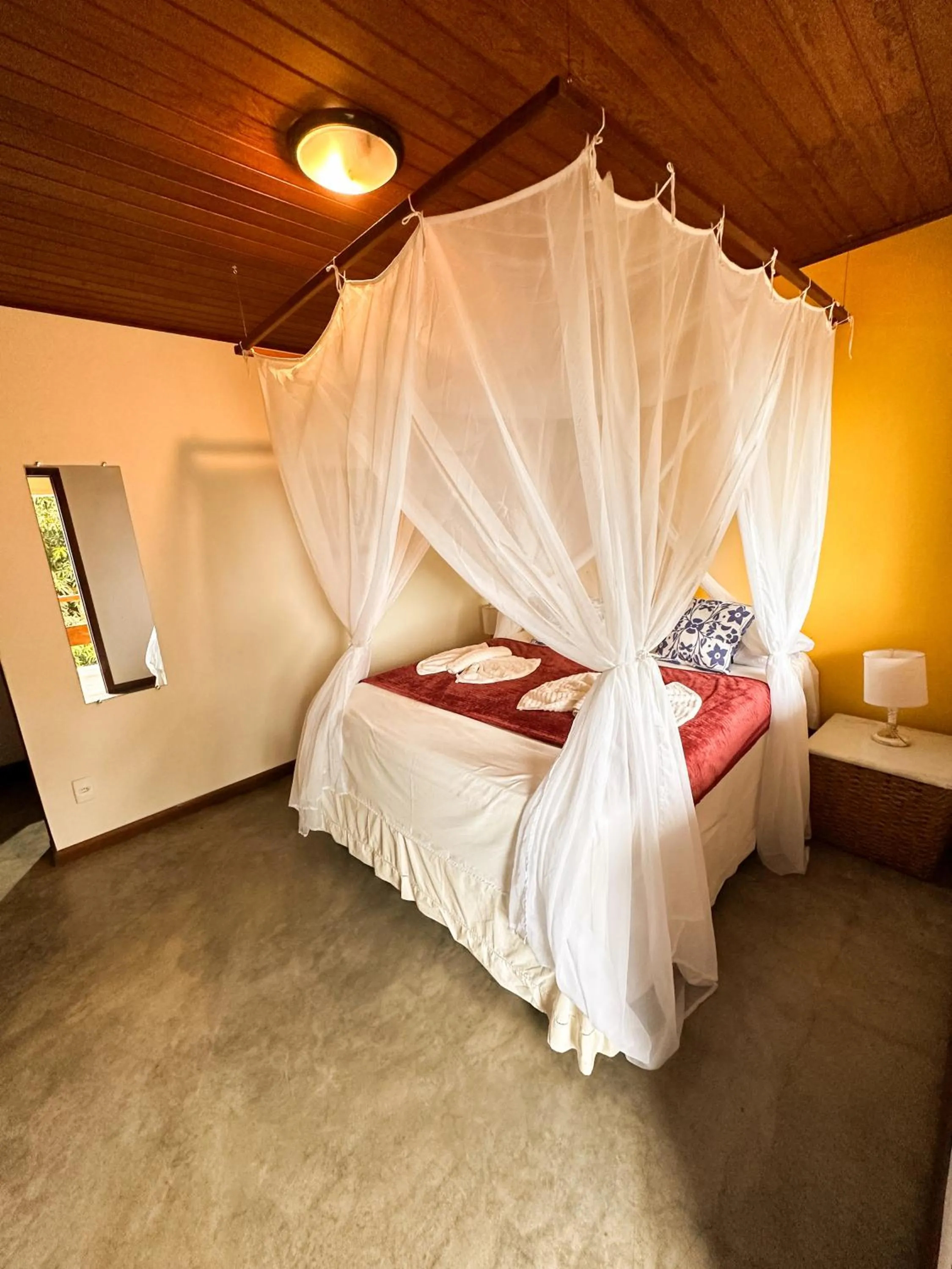 Bedroom, Bed in Pousada Arraial Colonial, Localizada no Centrinho e de Fácil Acesso a Praia e a Rua Mucugê