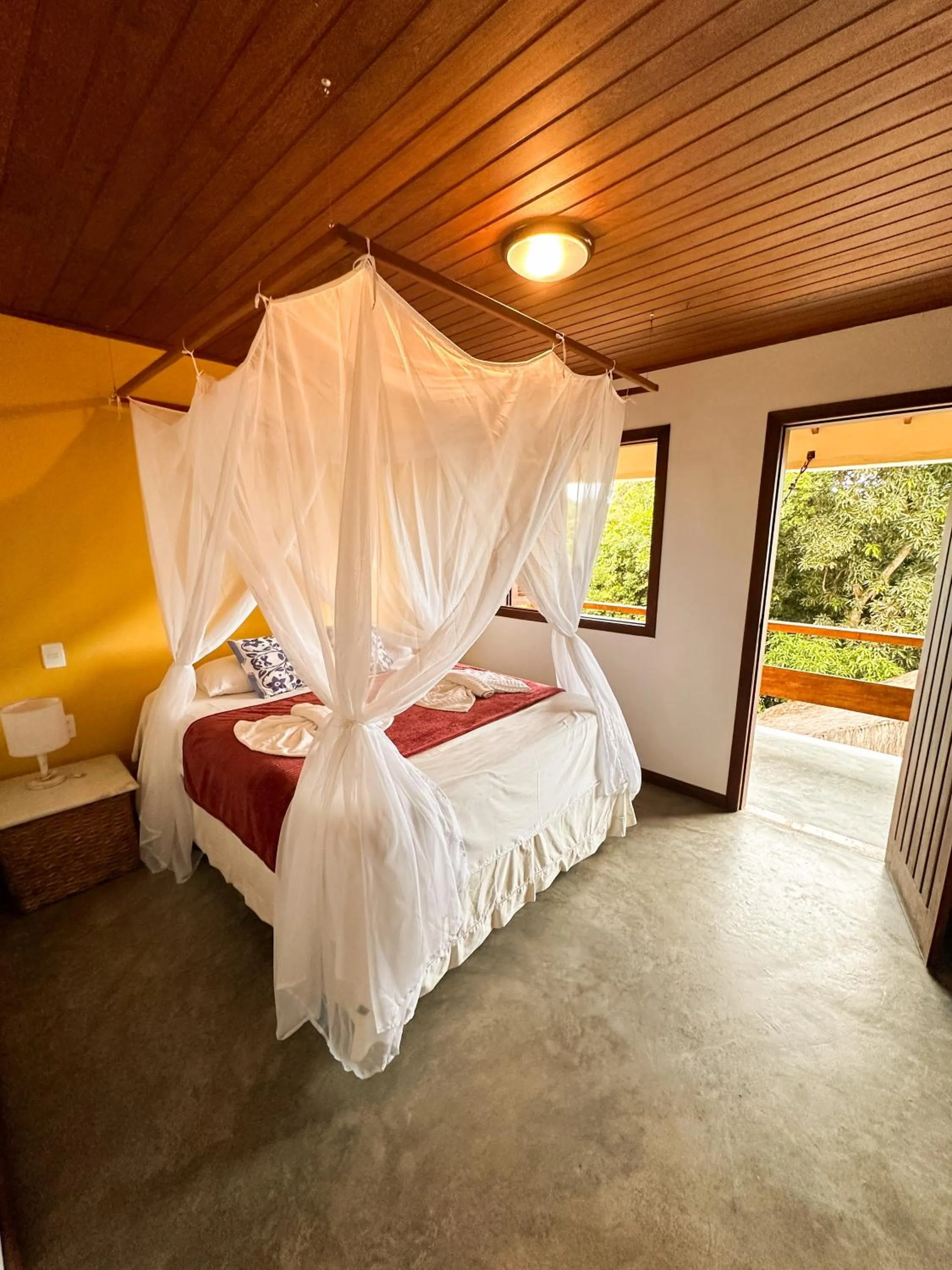 Bedroom, Bed in Pousada Arraial Colonial, Localizada no Centrinho e de Fácil Acesso a Praia e a Rua Mucugê