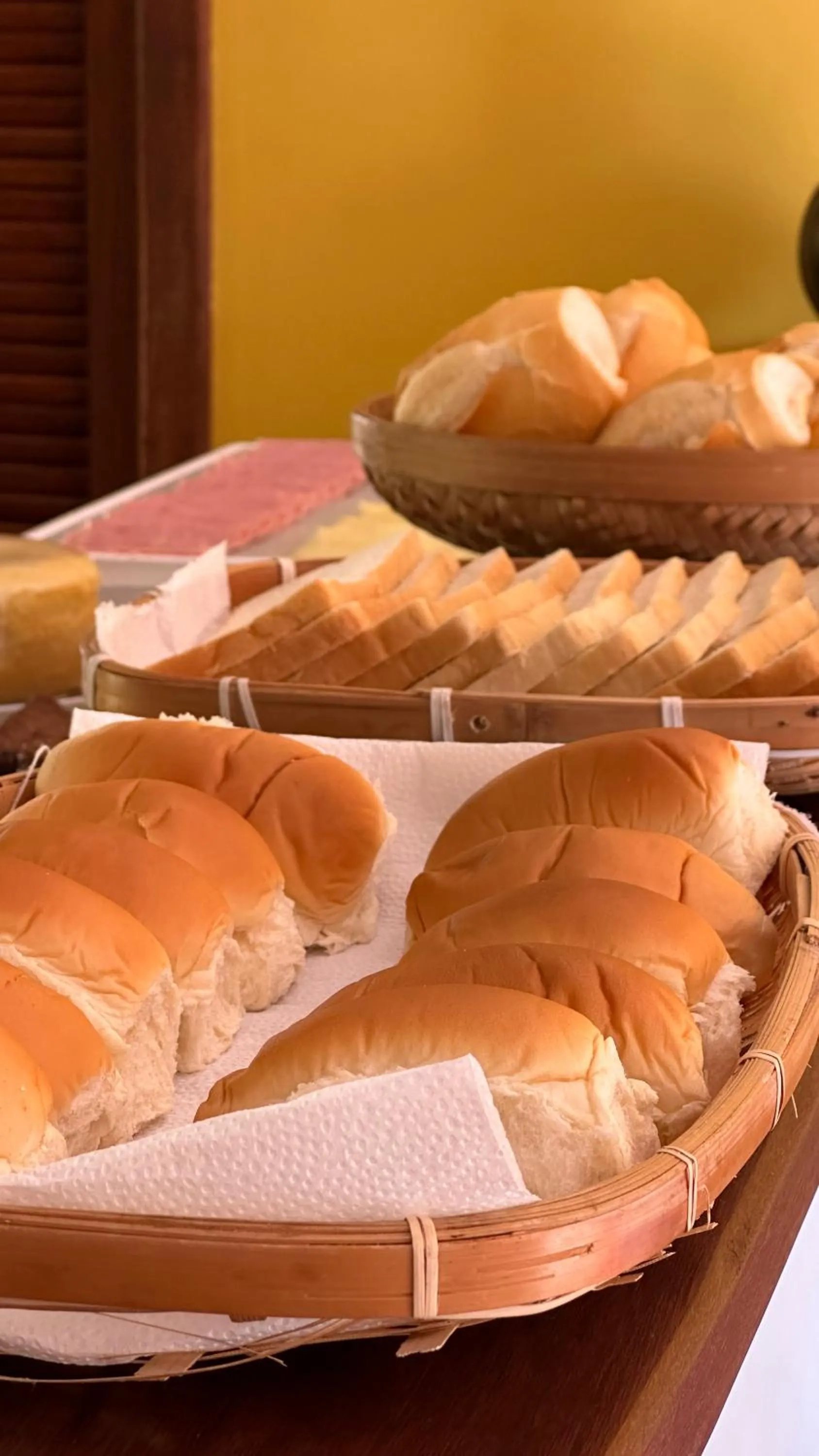 Breakfast in Pousada Arraial Colonial, Localizada no Centrinho e de Fácil Acesso a Praia e a Rua Mucugê