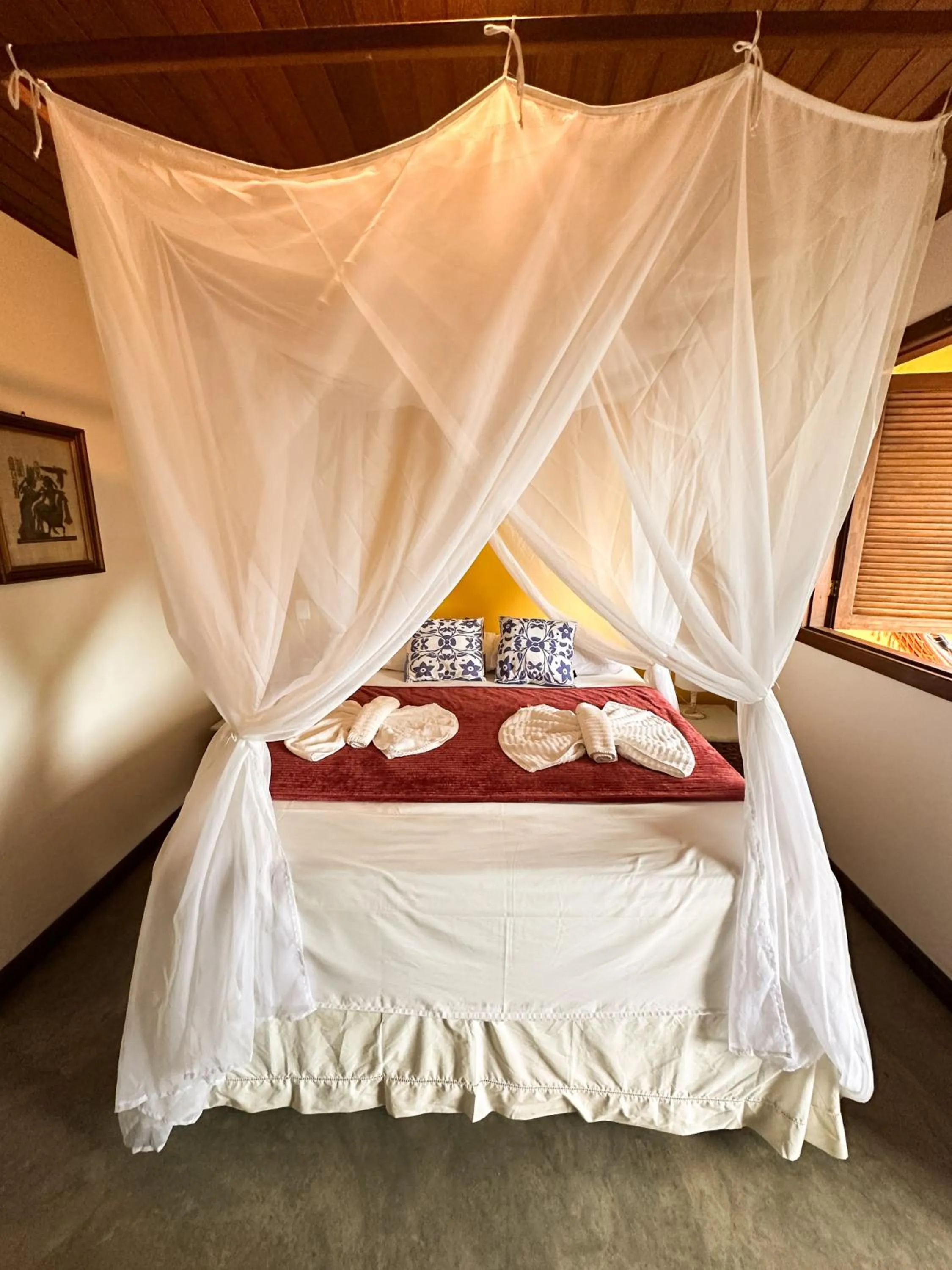 Bedroom, Bed in Pousada Arraial Colonial, Localizada no Centrinho e de Fácil Acesso a Praia e a Rua Mucugê