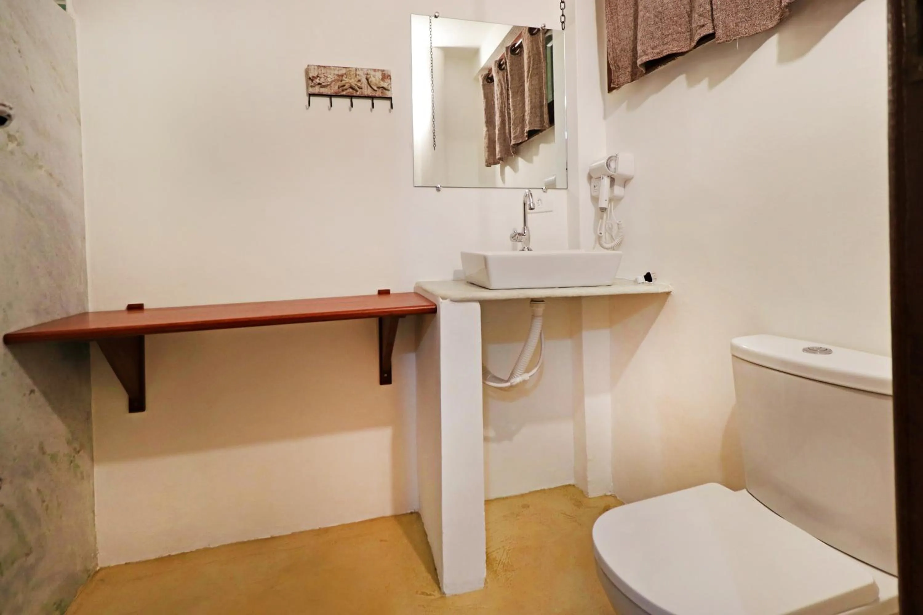 Bathroom in Pousada Arraial Colonial, Localizada no Centrinho e de Fácil Acesso a Praia e a Rua Mucugê