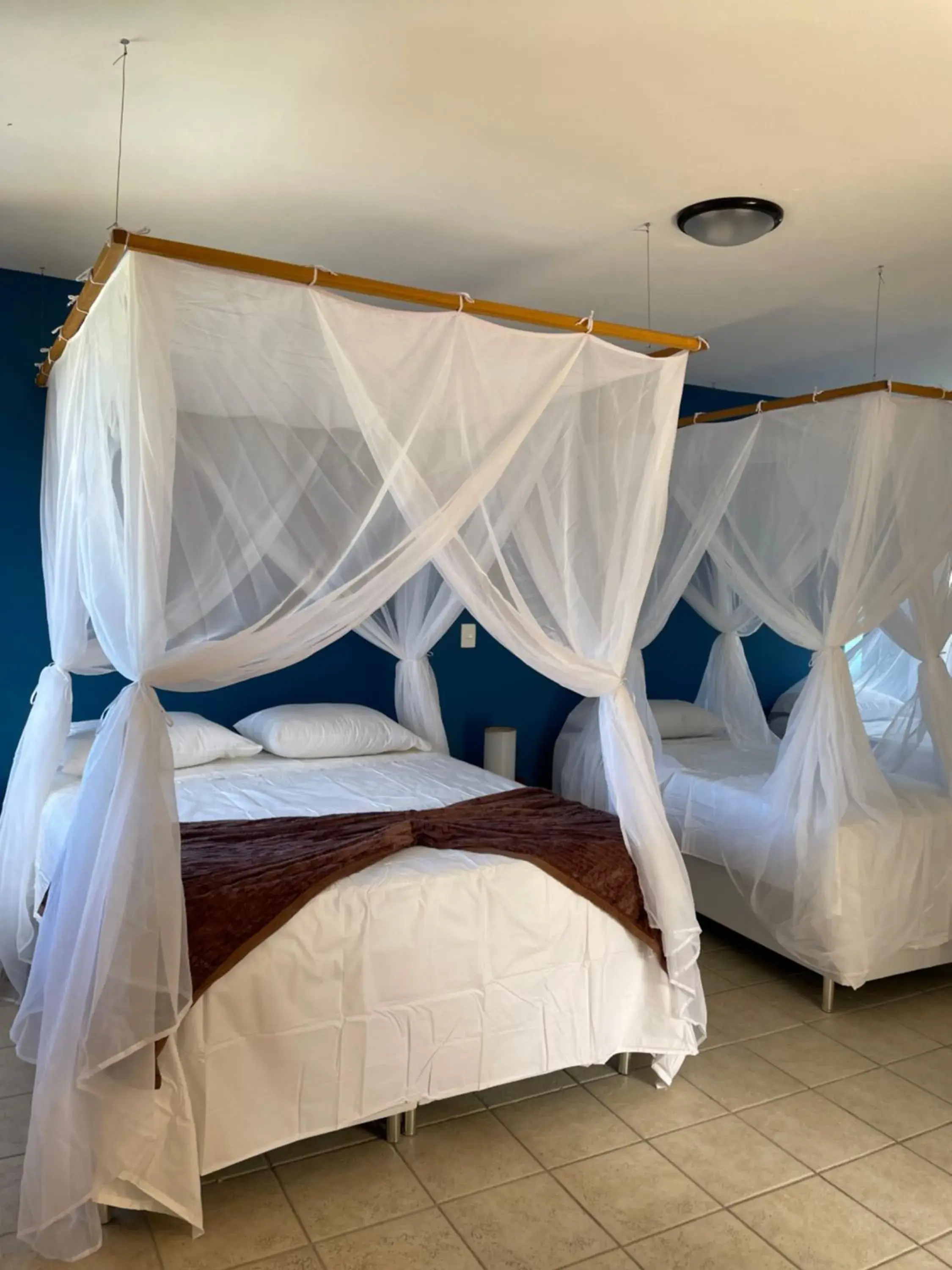 Quadruple Room with Balcony in Pousada Arraial Colonial, Localizada no Centrinho e de Fácil Acesso a Praia e a Rua Mucugê Quadruple Room with Balcony in Pousada Arraial Colonial, Localizada no Centrinho e de Fácil Acesso a Praia e a Rua Mucugê