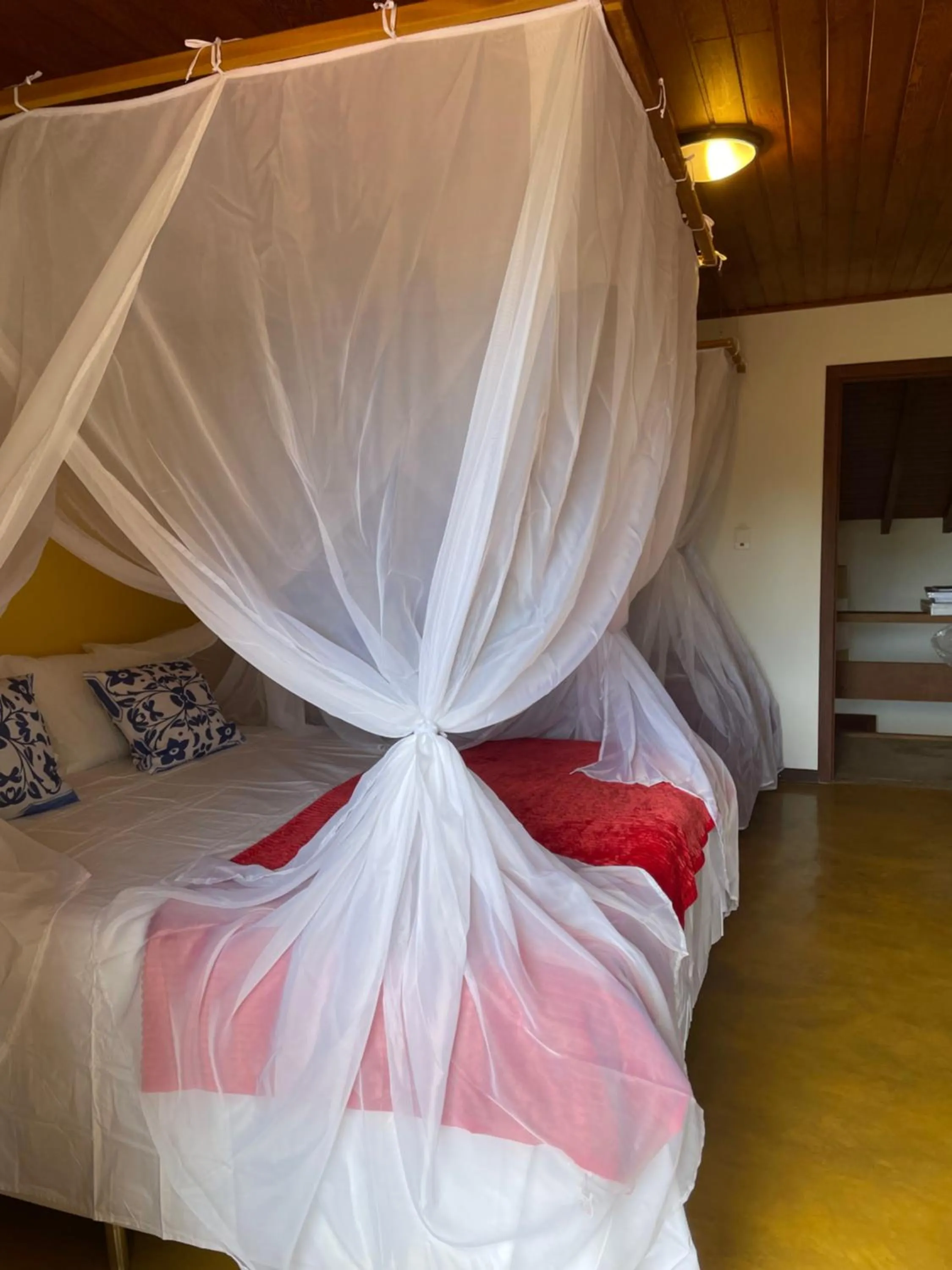 Bed in Pousada Arraial Colonial, Localizada no Centrinho e de Fácil Acesso a Praia e a Rua Mucugê