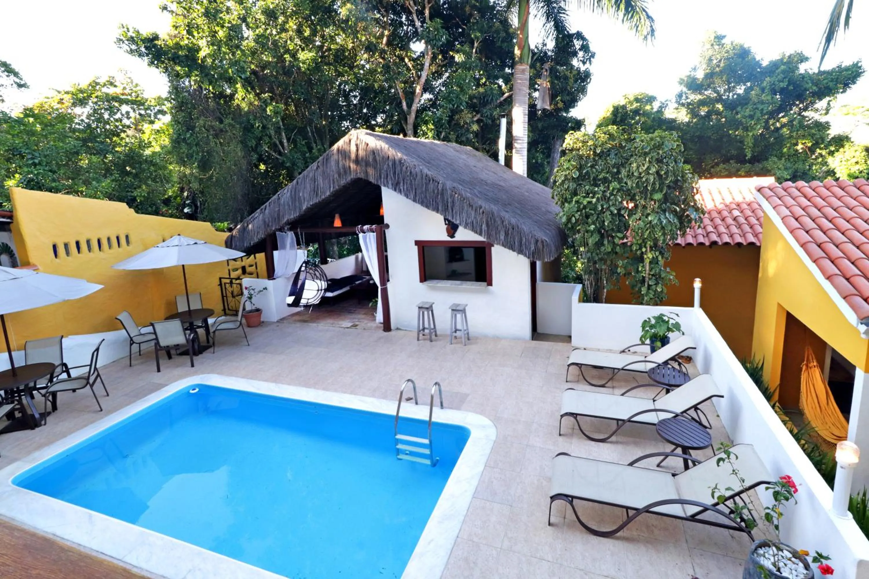 Property building in Pousada Arraial Colonial, Localizada no Centrinho e de Fácil Acesso a Praia e a Rua Mucugê