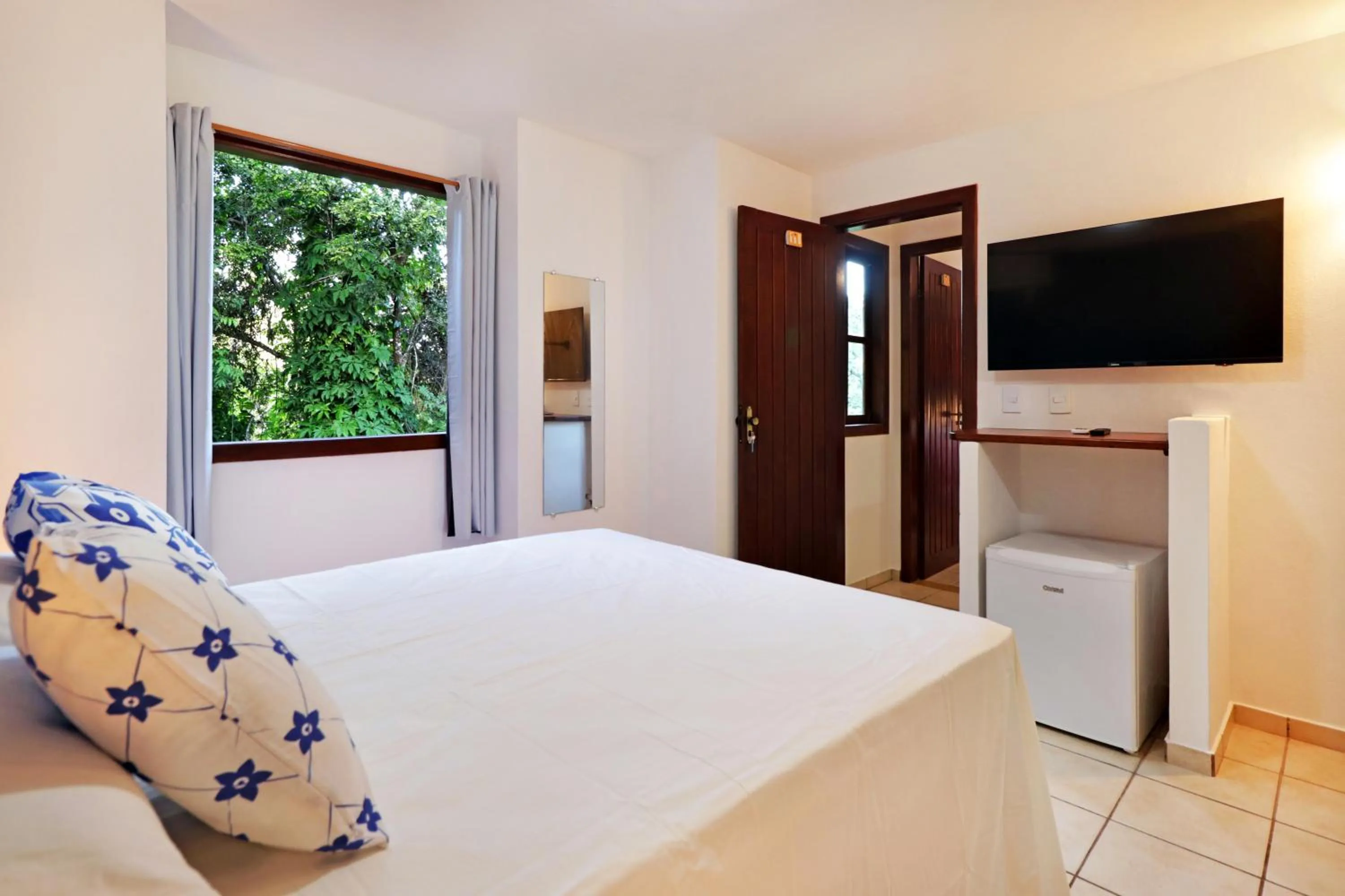 Bed in Pousada Arraial Colonial, Localizada no Centrinho e de Fácil Acesso a Praia e a Rua Mucugê