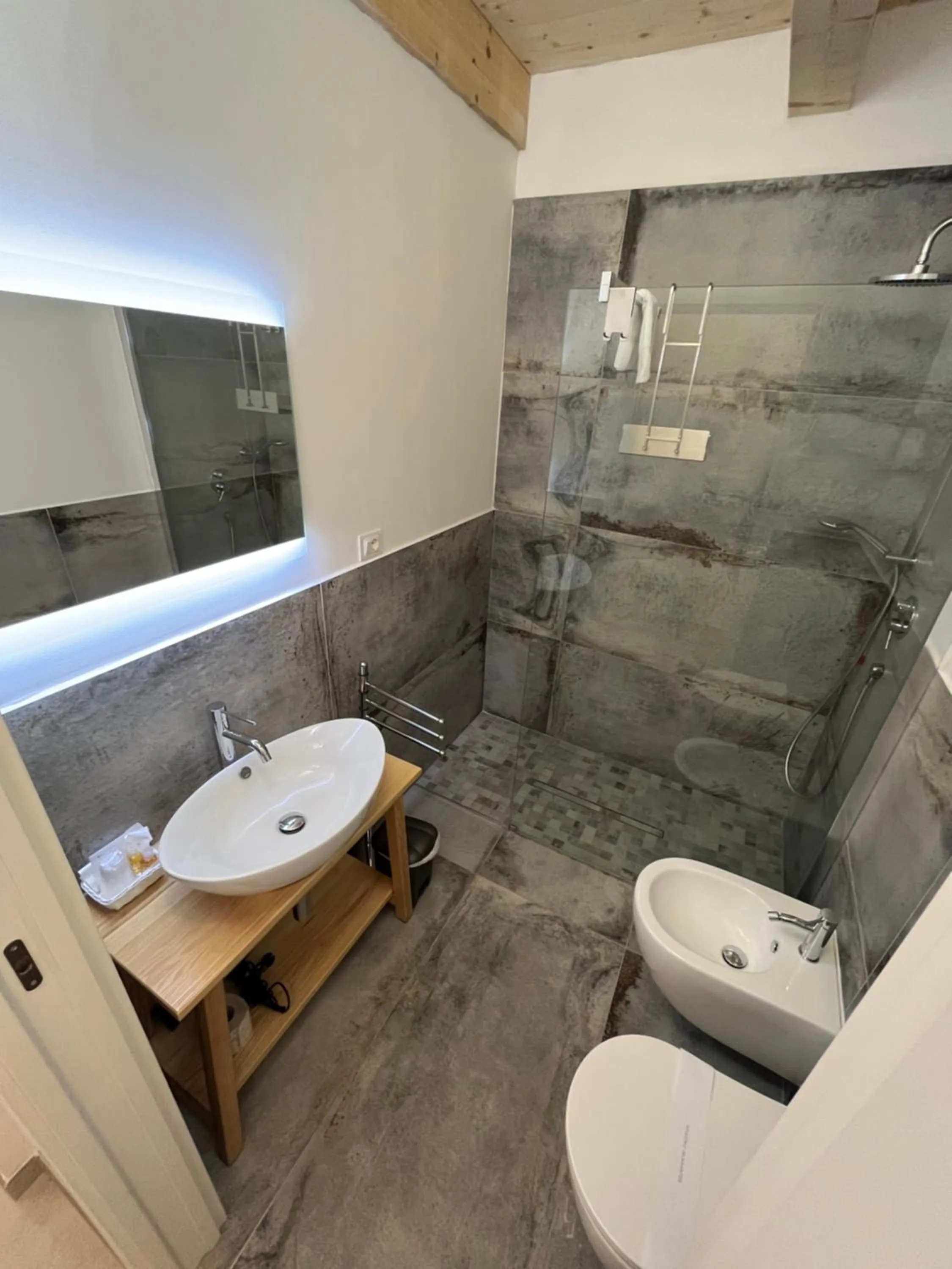 Shower in De LoCa Rooms