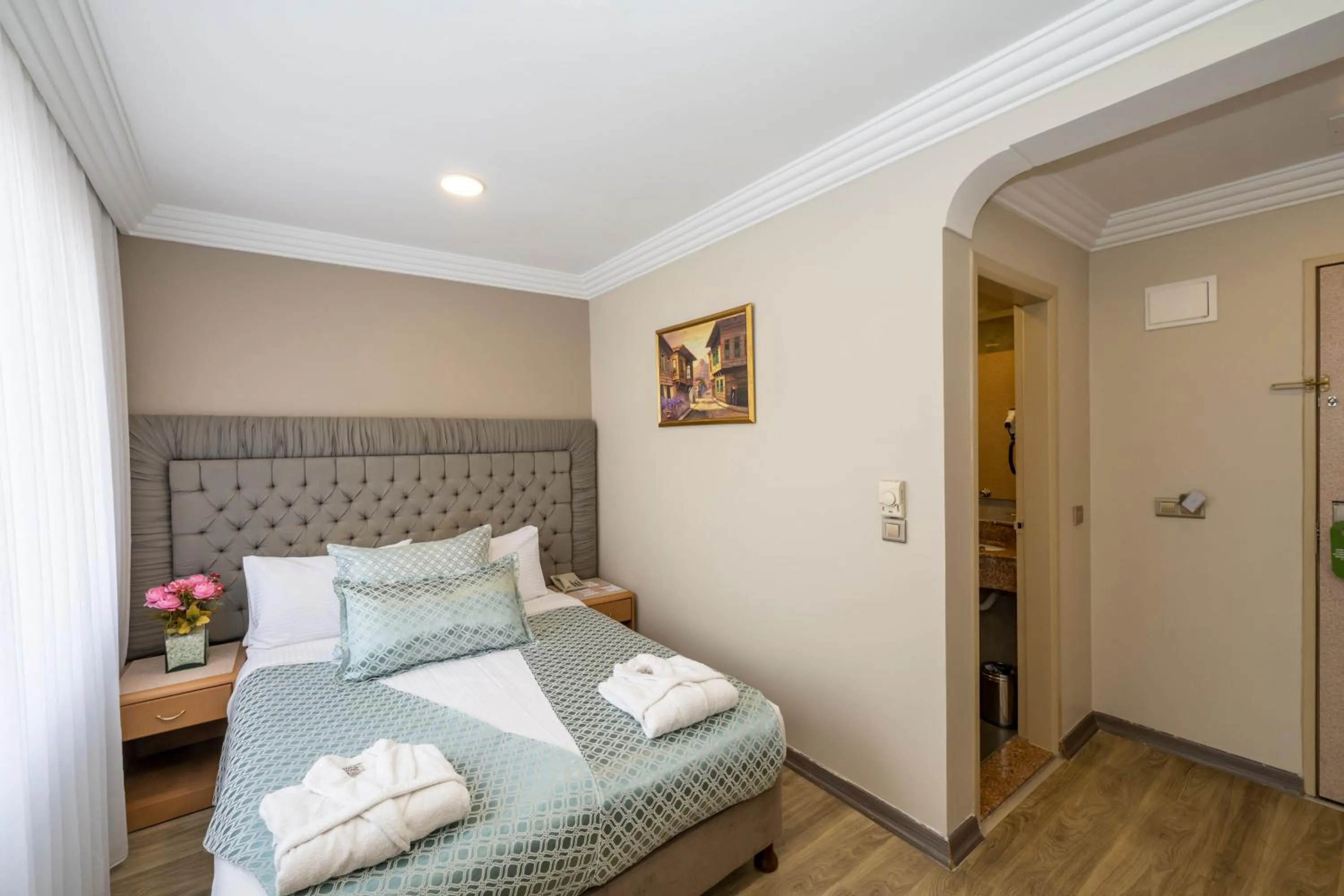 Photo of the whole room, Bed in Grand Anka Hotel