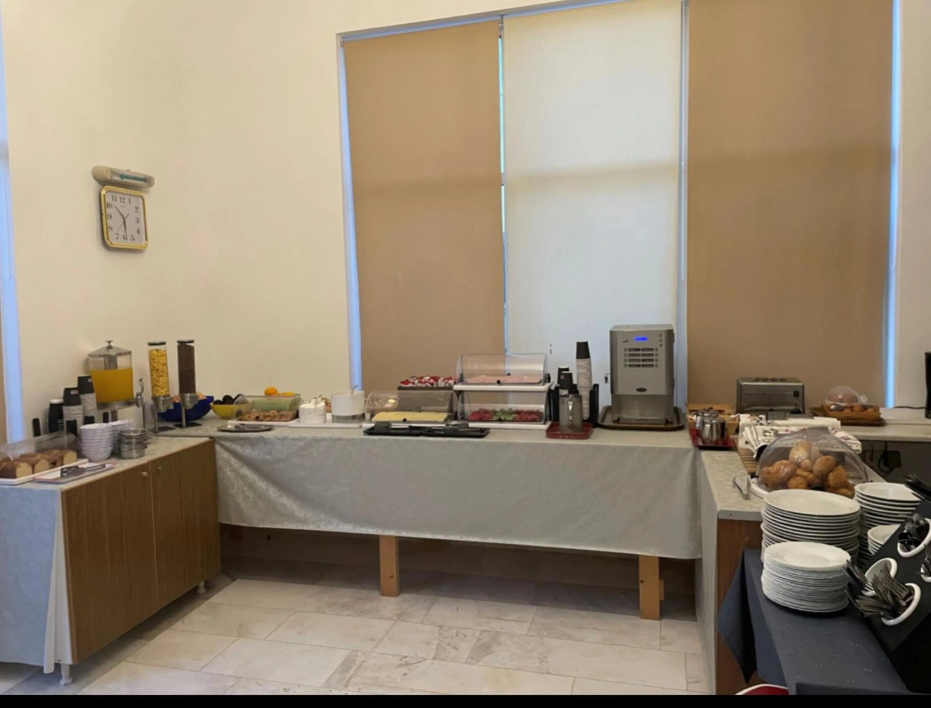 Continental breakfast in Hotel Kourkoumelata