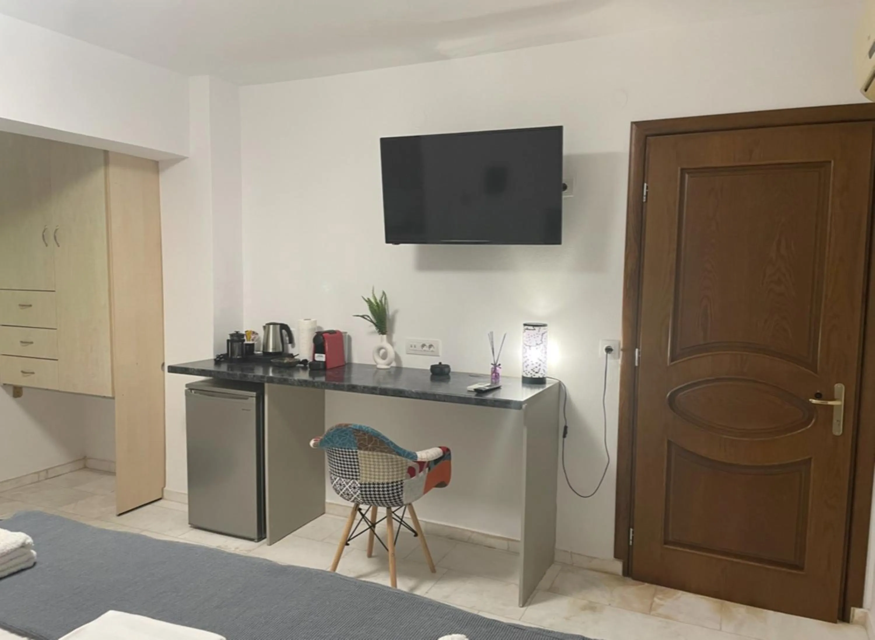 Photo of the whole room in Hotel Kourkoumelata