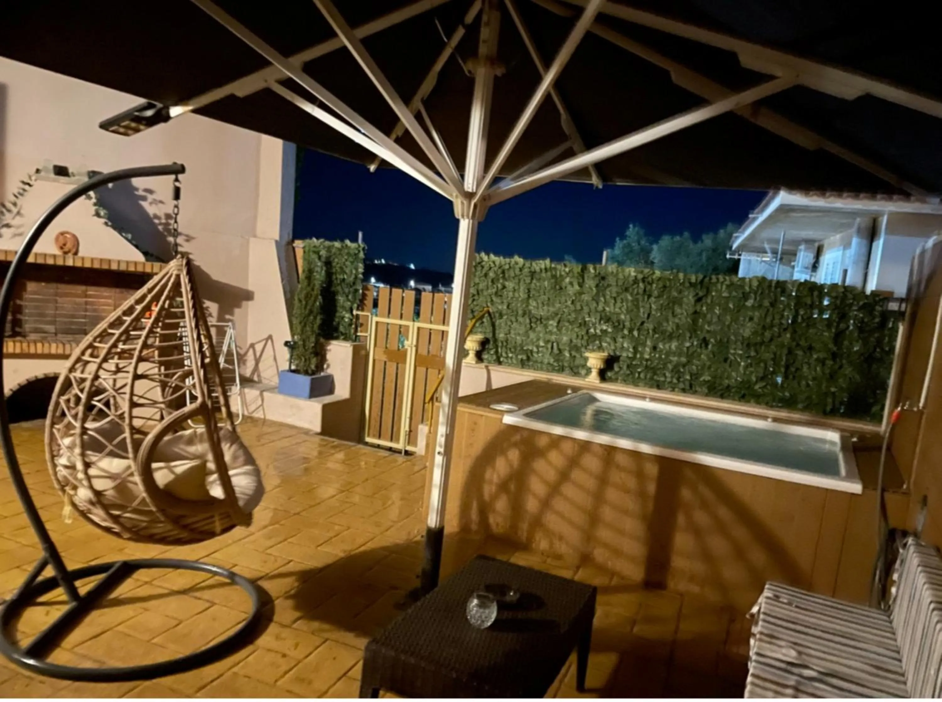 Hot Tub in Hotel Kourkoumelata