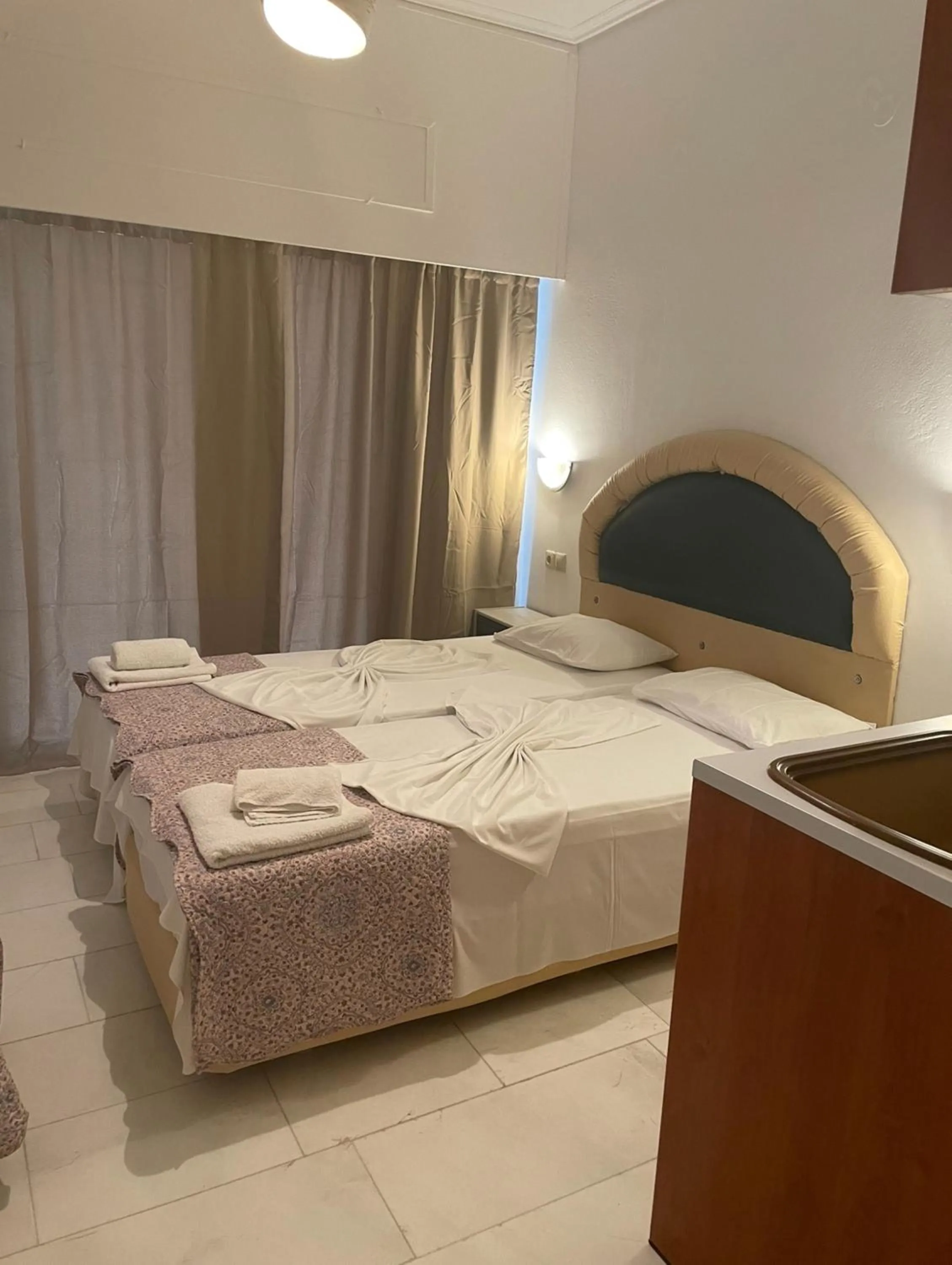 Bedroom in Hotel Kourkoumelata