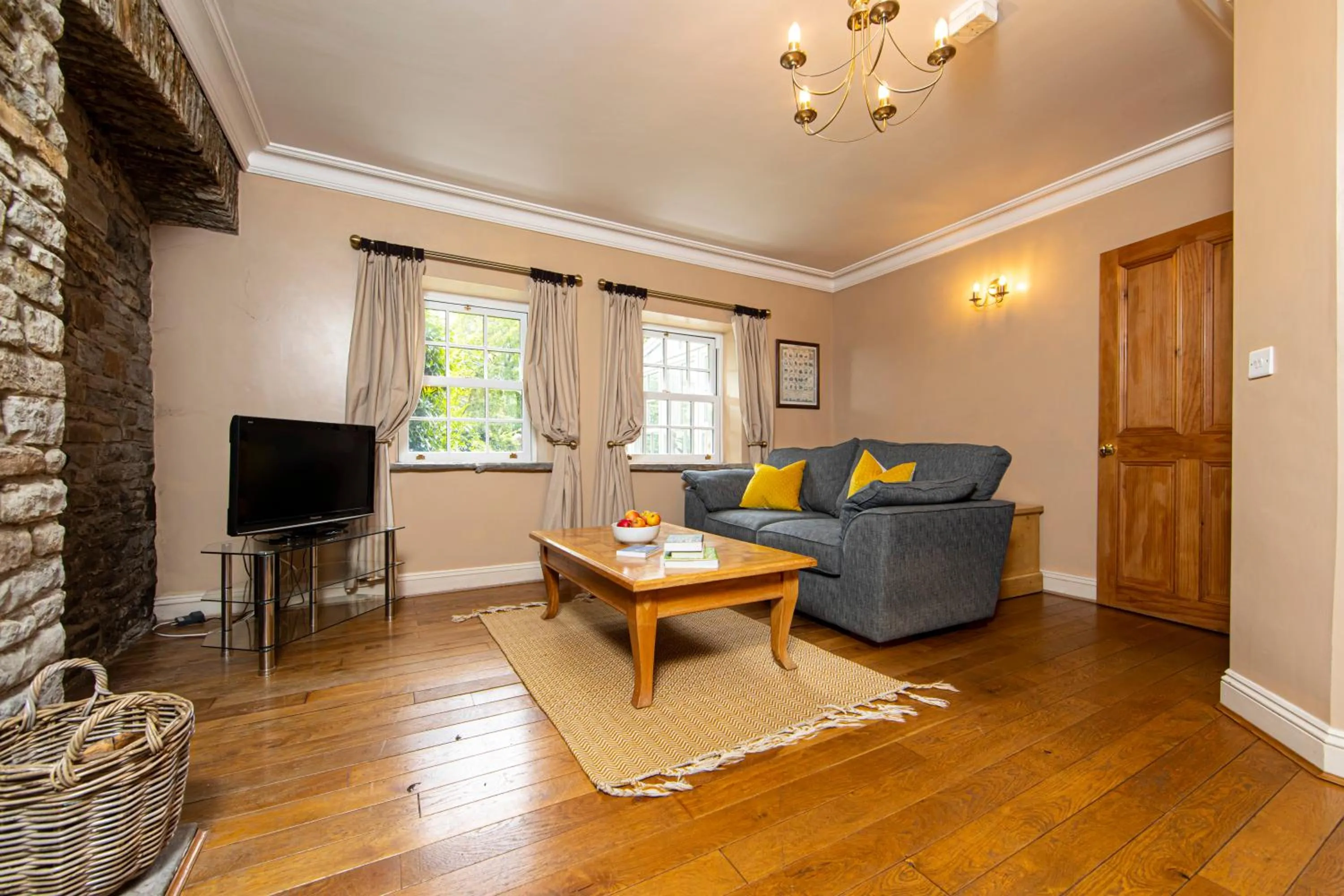 Lounge or bar in Swansea Valley Holiday Cottages