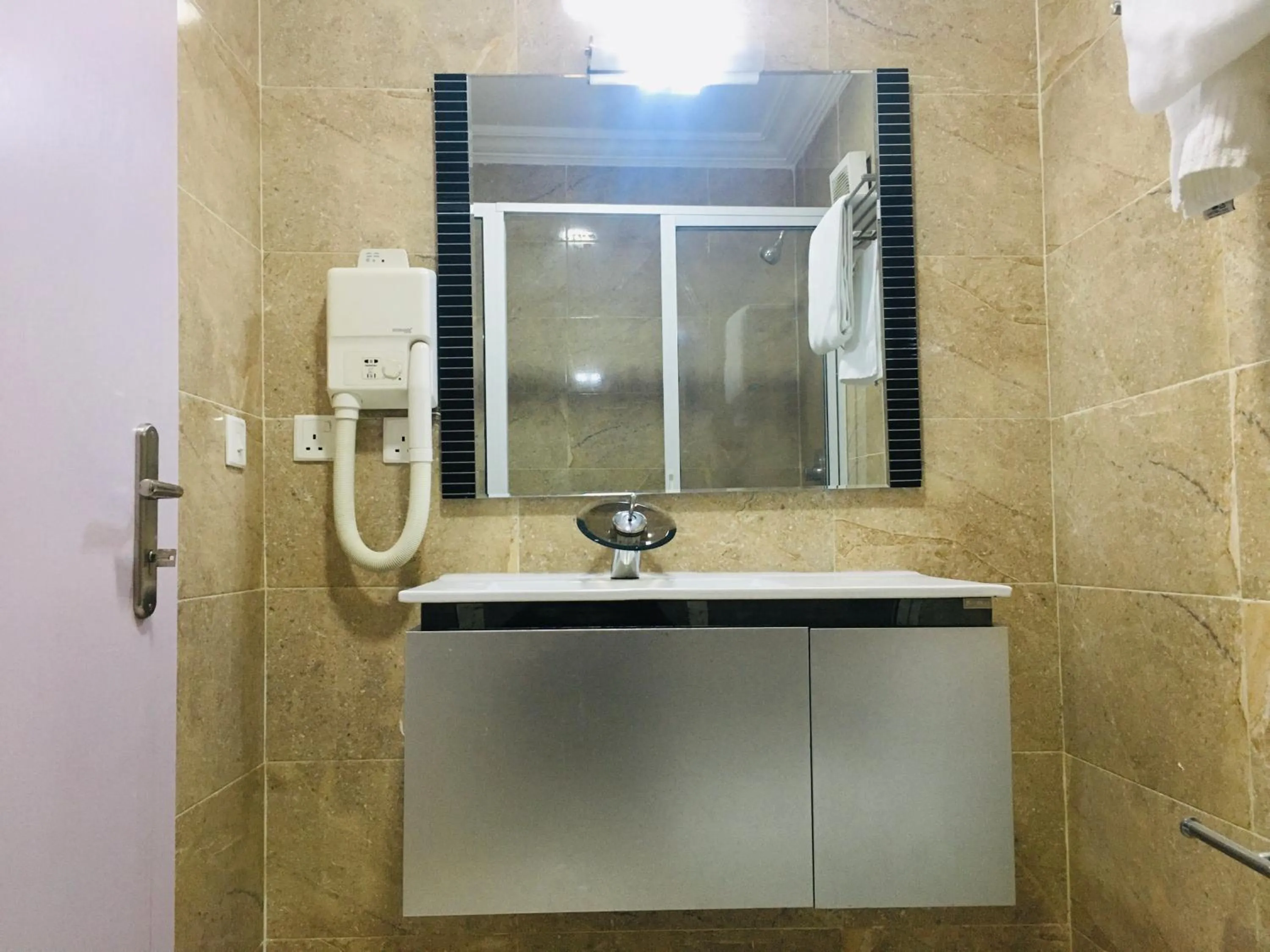 Bathroom in BW Starfire Hotel