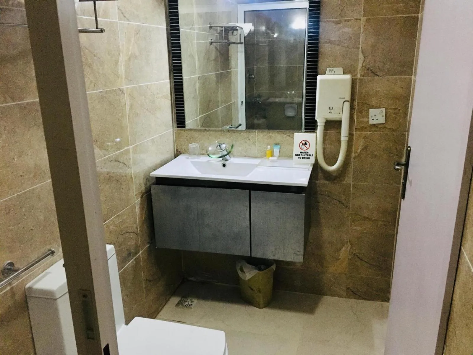 Bathroom in BW Starfire Hotel