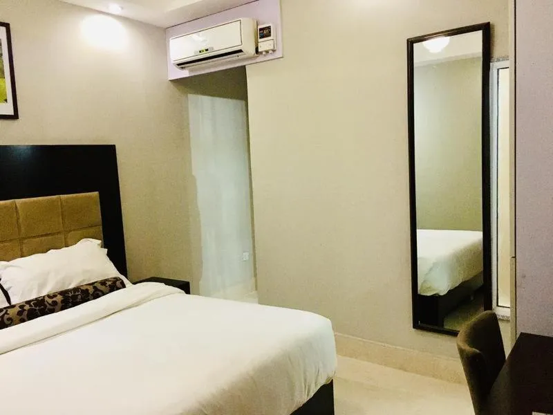 Bedroom, Bed in BW Starfire Hotel