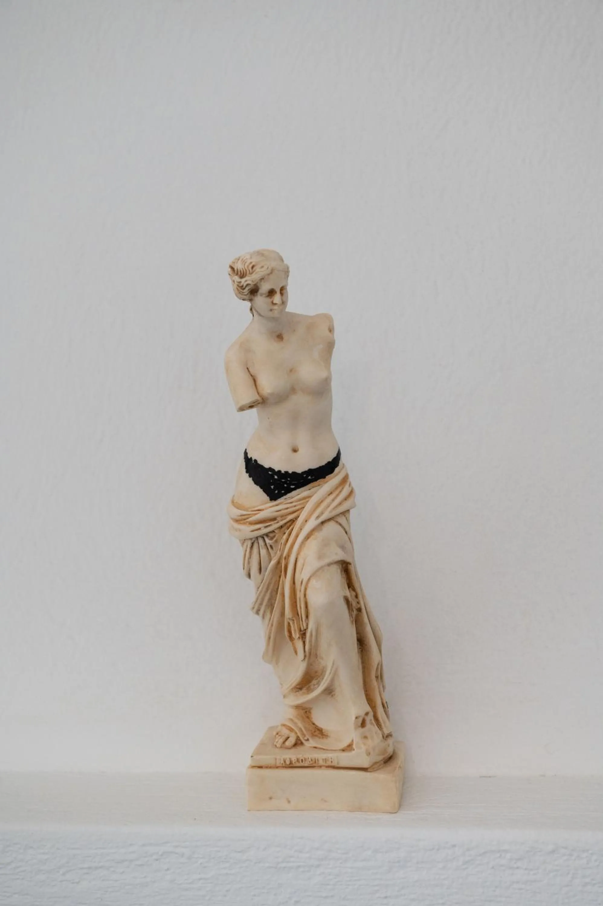 Decorative detail in Sea Lilies Suites