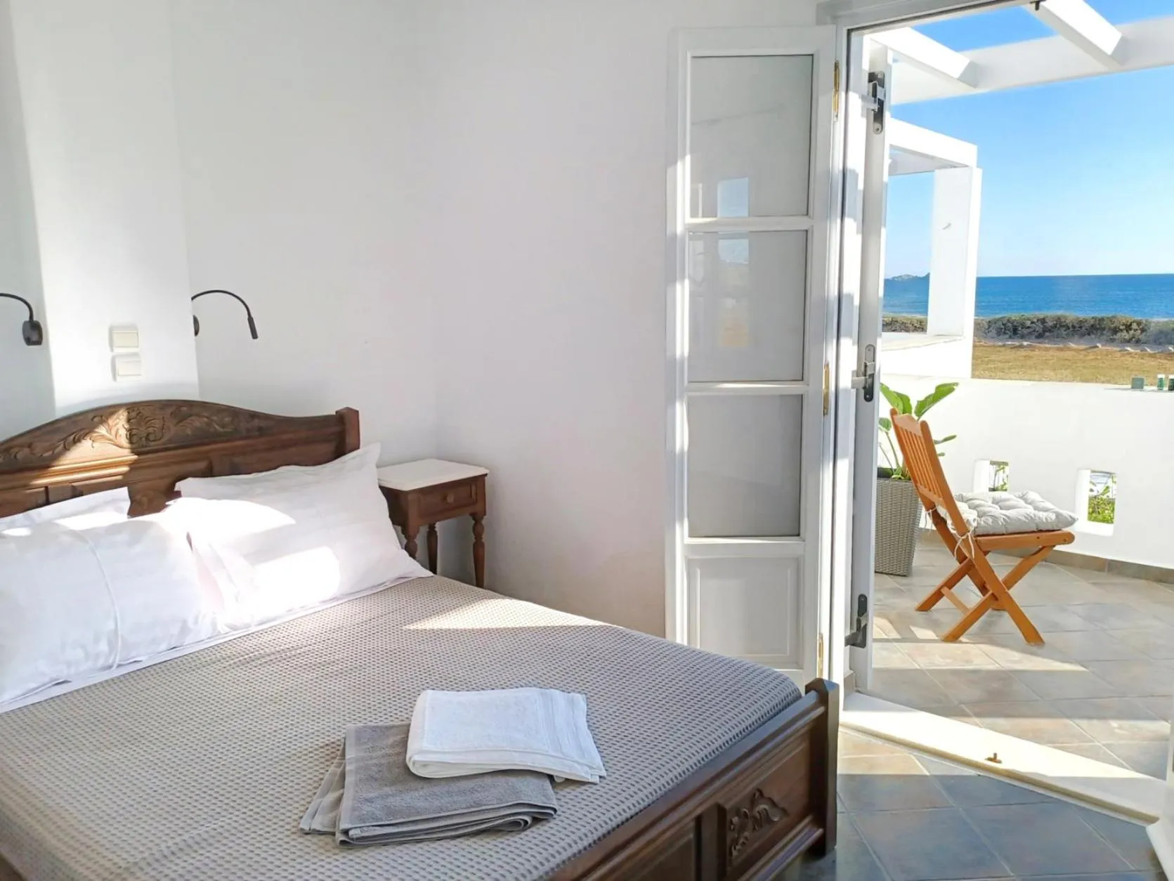 Bed in Sea Lilies Suites