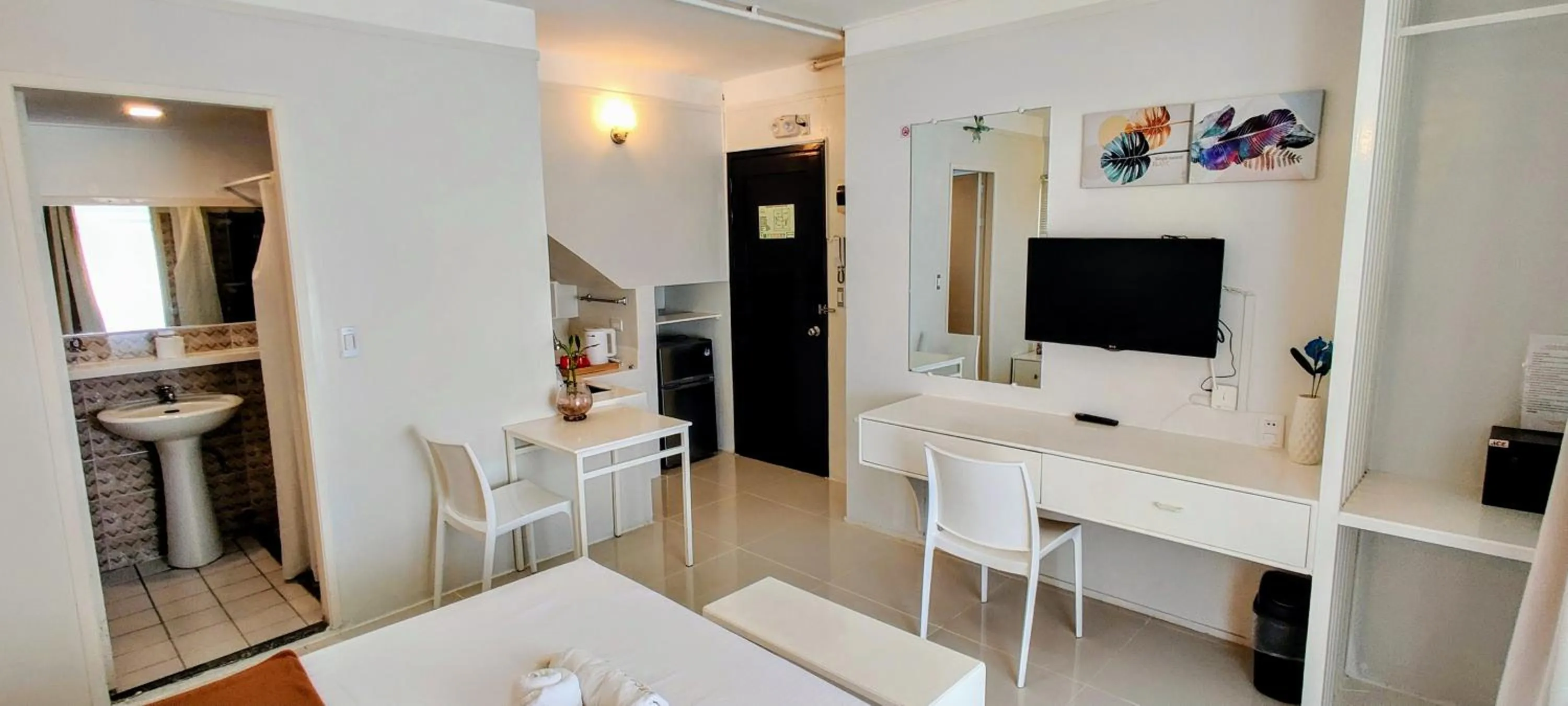 TV and multimedia in Mecasa Hotel