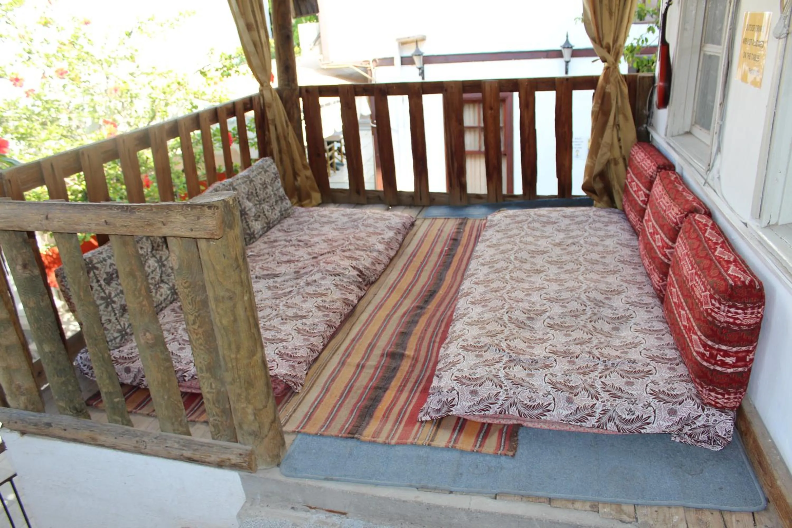 Balcony/Terrace, Bed in Sabah Pansiyon