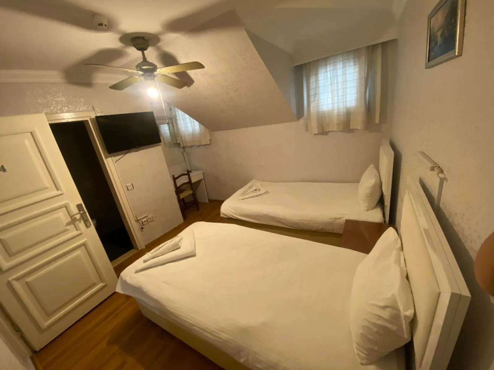 Photo of the whole room, Bed in Hotel Antique