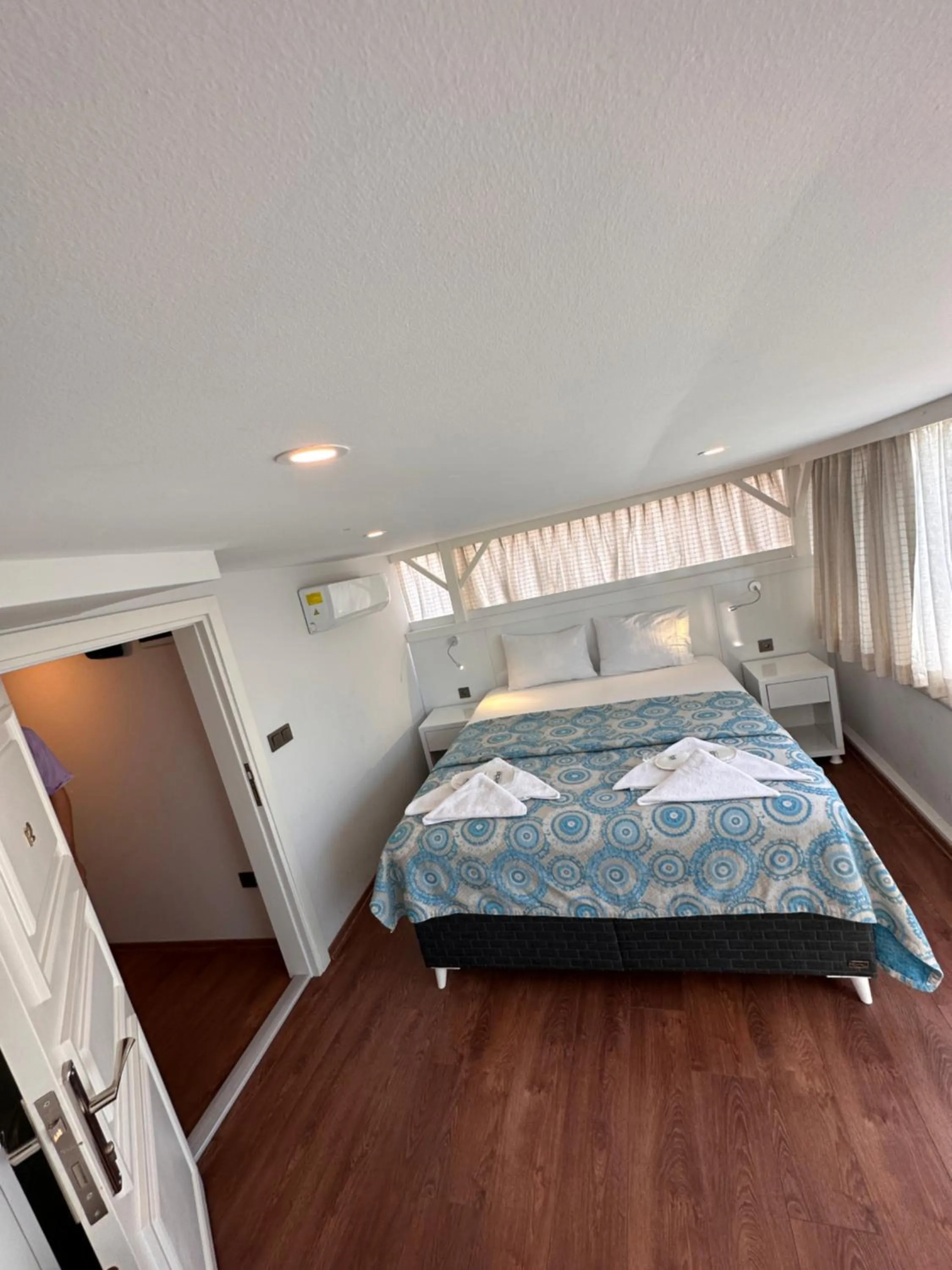 Photo of the whole room, Bed in Hotel Antique