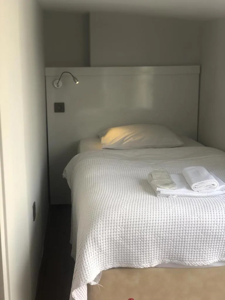 Bed in Hotel Antique