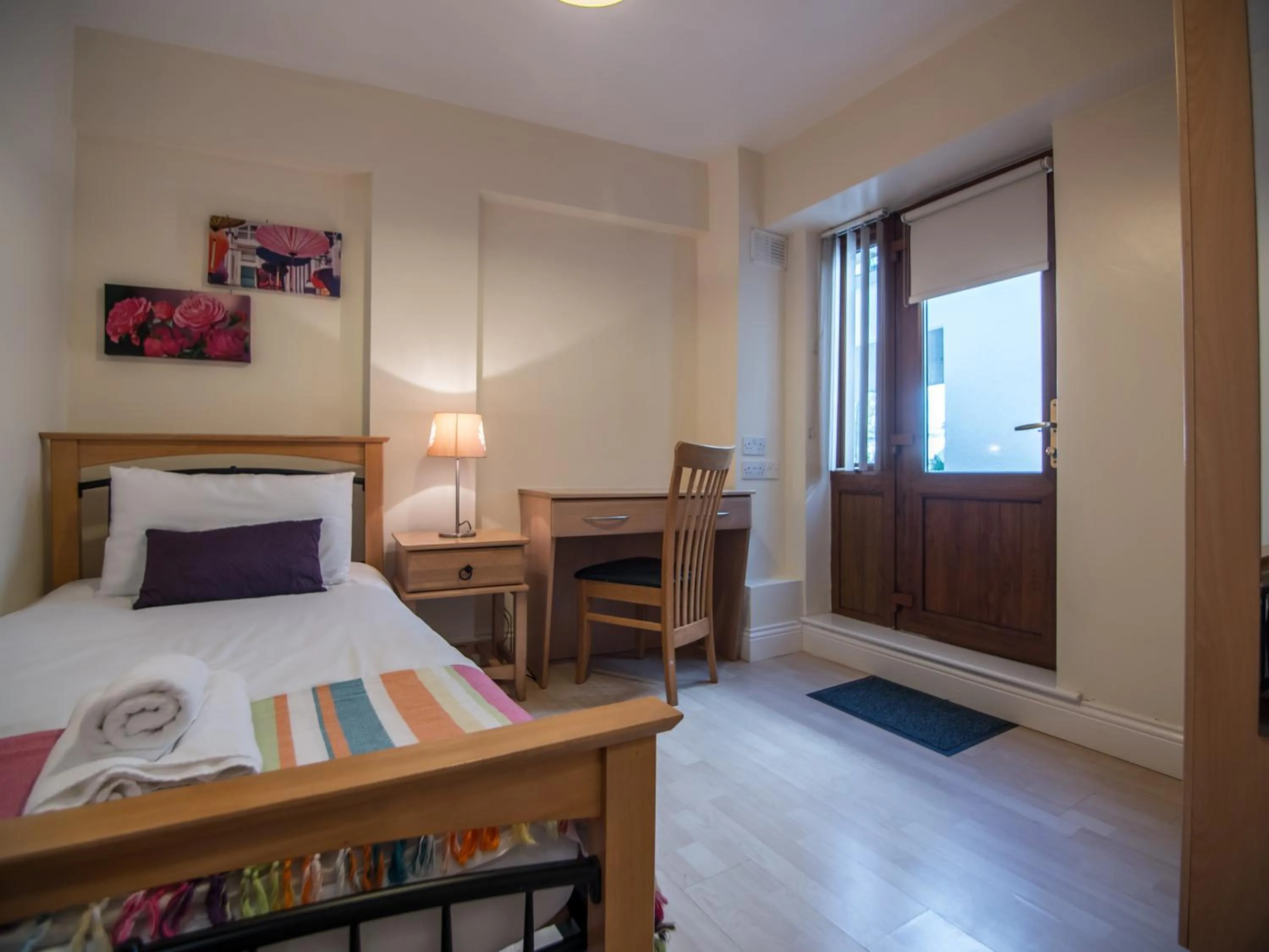 Bed in Donegan Court Aparthotel