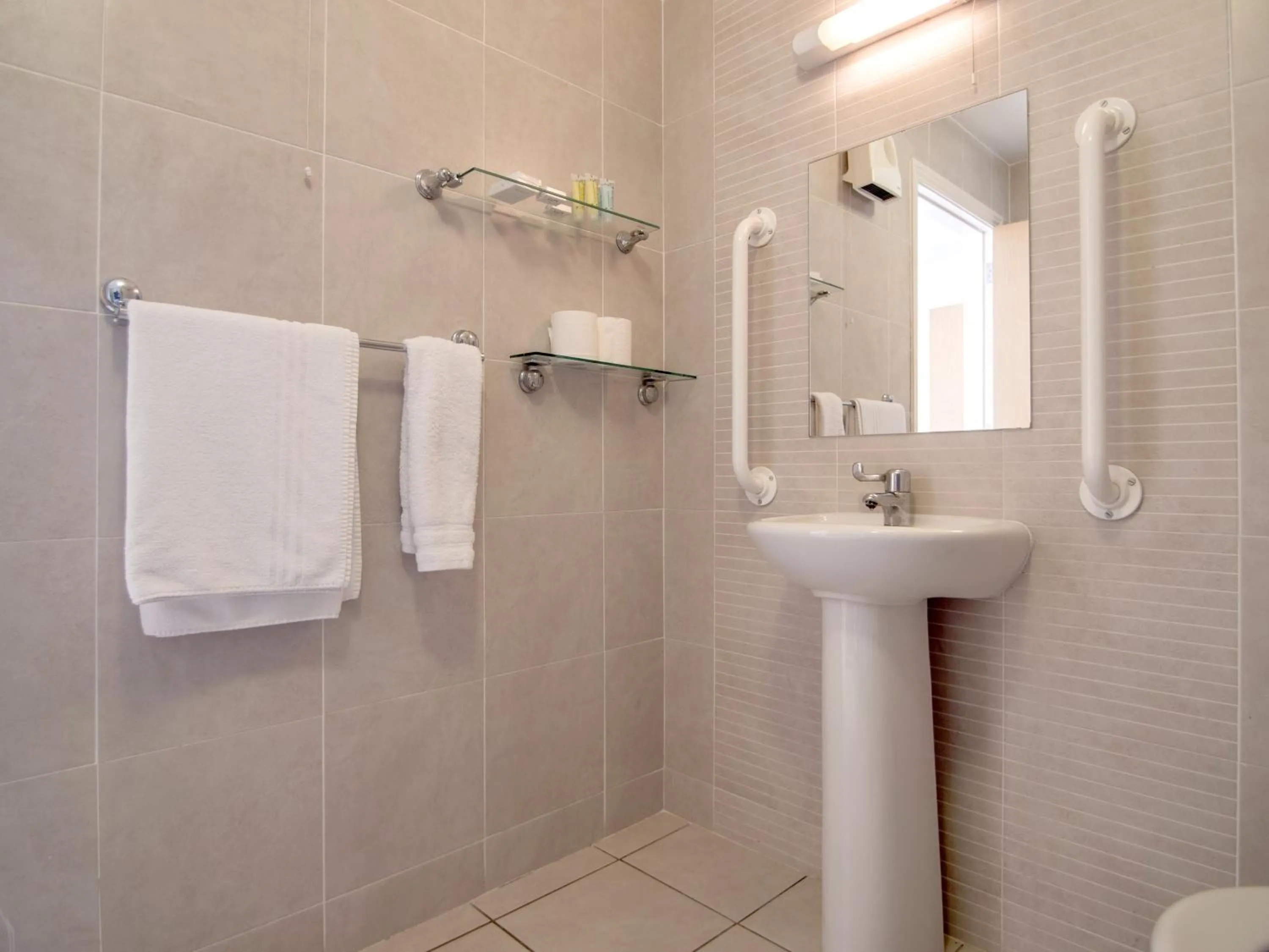 Donegan Court Aparthotel