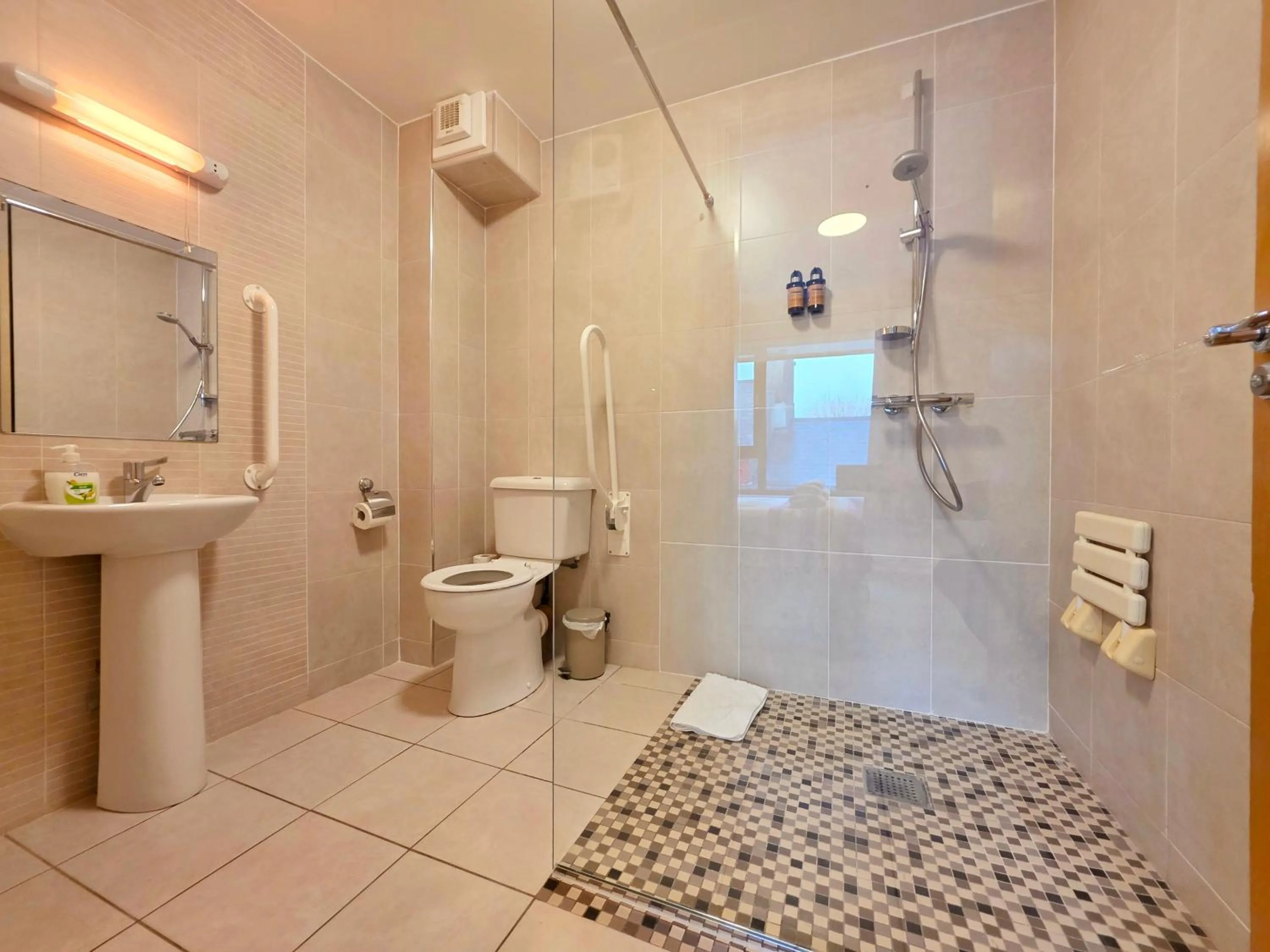 Donegan Court Aparthotel