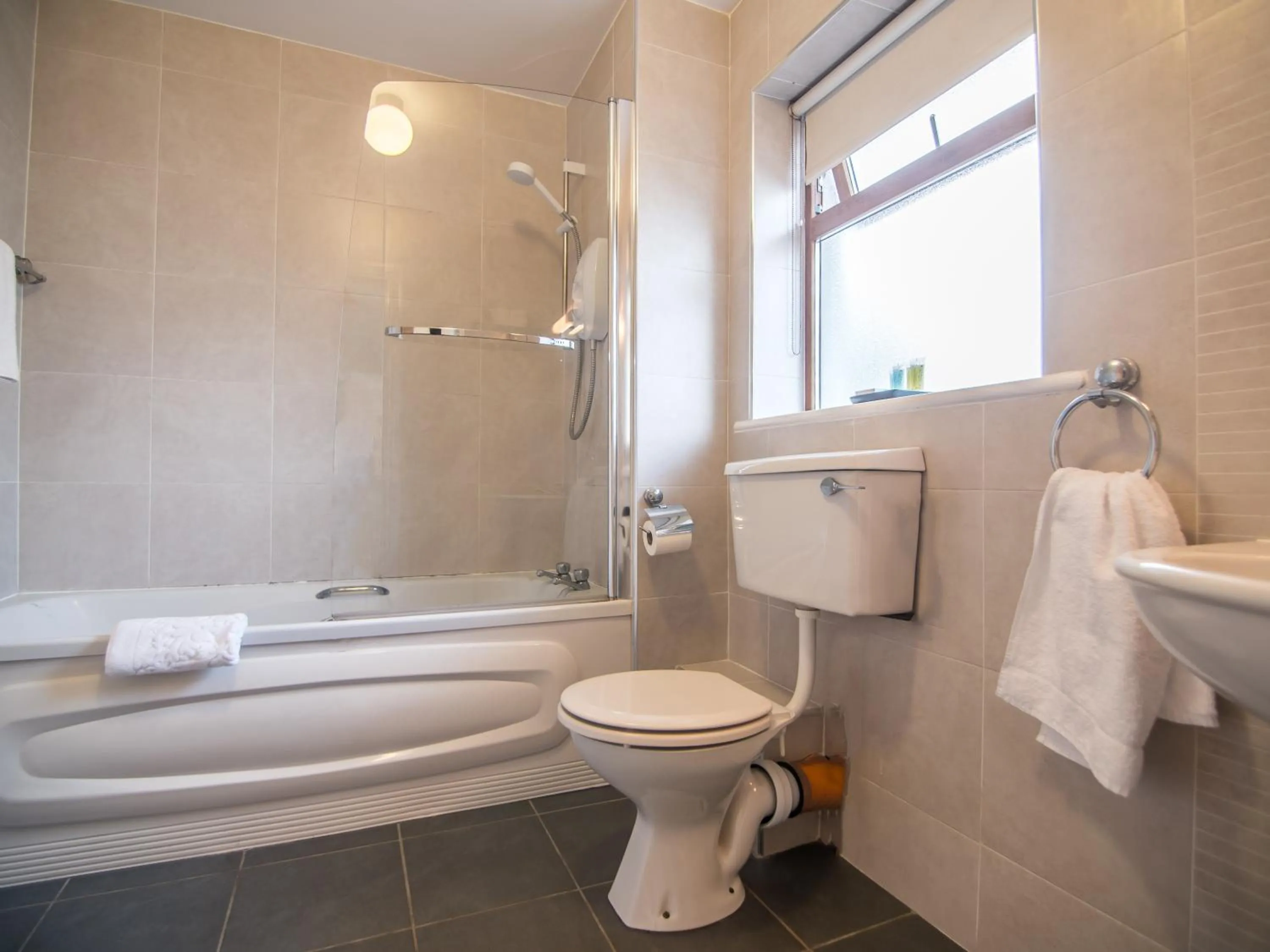 Bathroom in Donegan Court Aparthotel