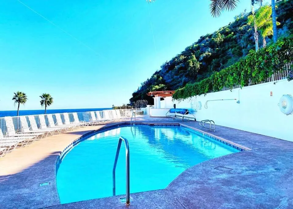 Modern Hamilton Cove Villa w/golf cart