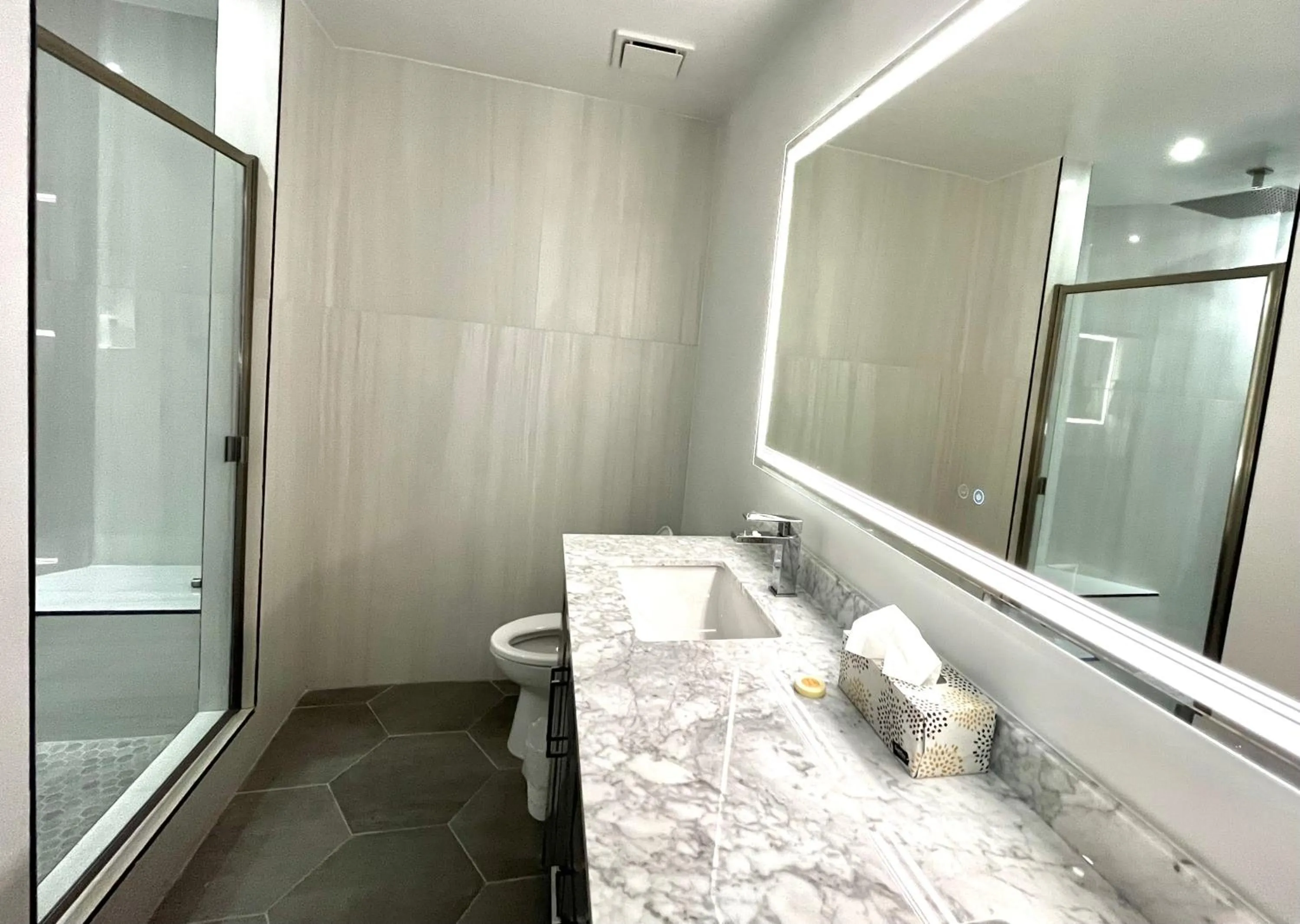 Modern Hamilton Cove Villa w/golf cart