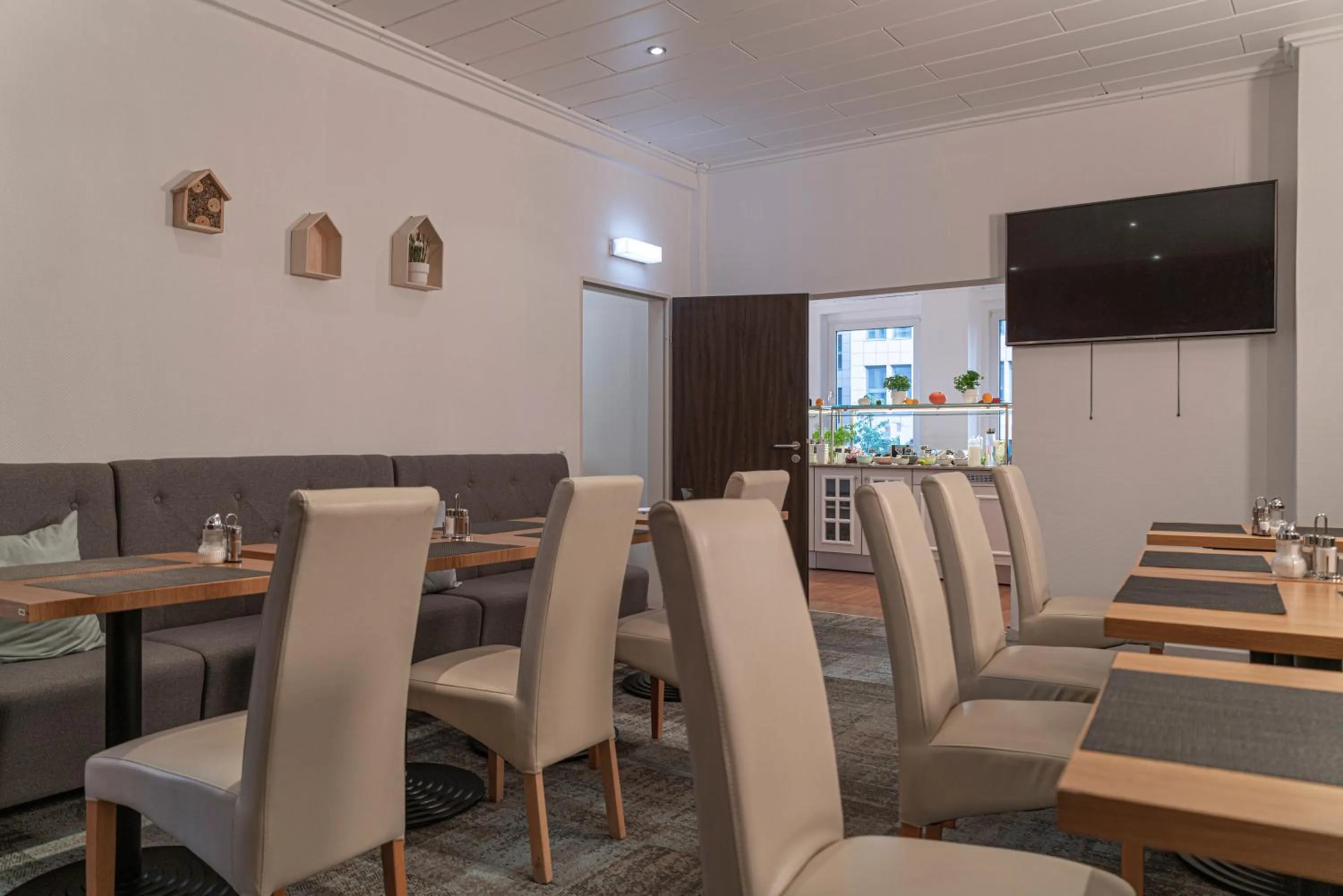 Kitchen or kitchenette in NP Hotel Königshof