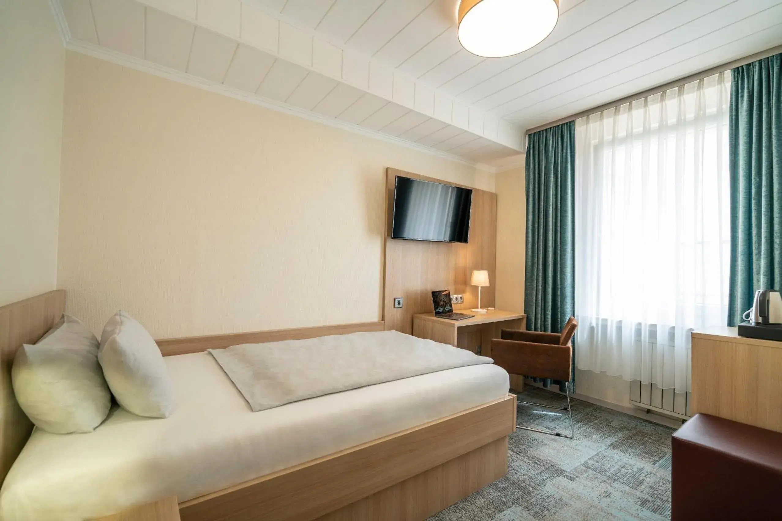 Single Room in NP Hotel Königshof Single Room in NP Hotel Königshof