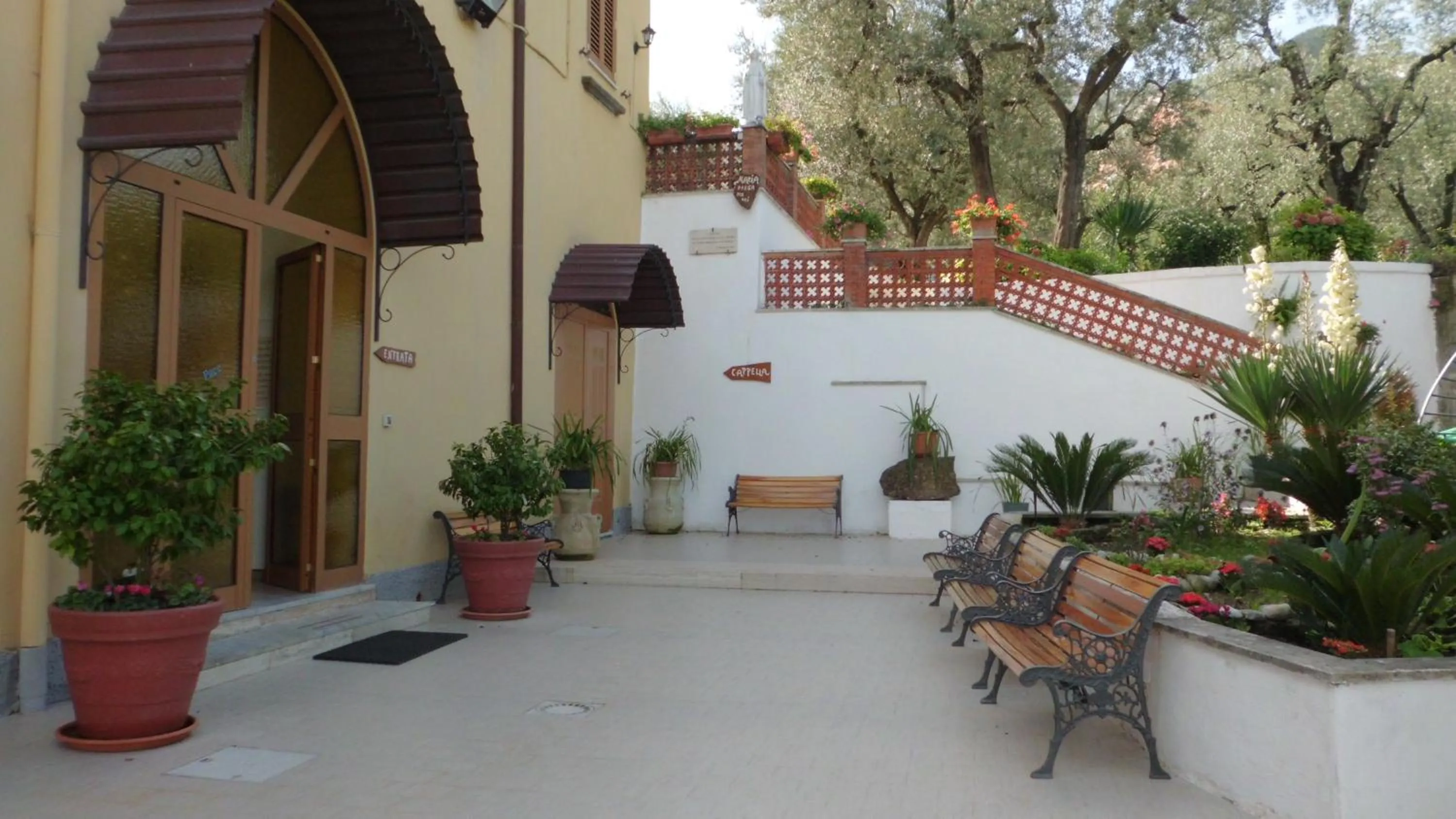 Facade/entrance in Oasi Madre della Pace