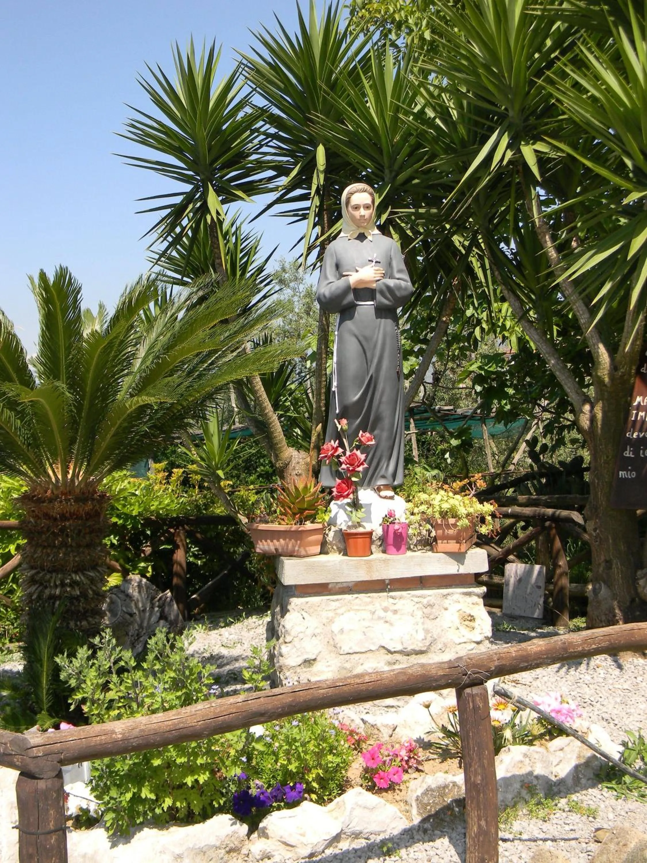 Decorative detail in Oasi Madre della Pace