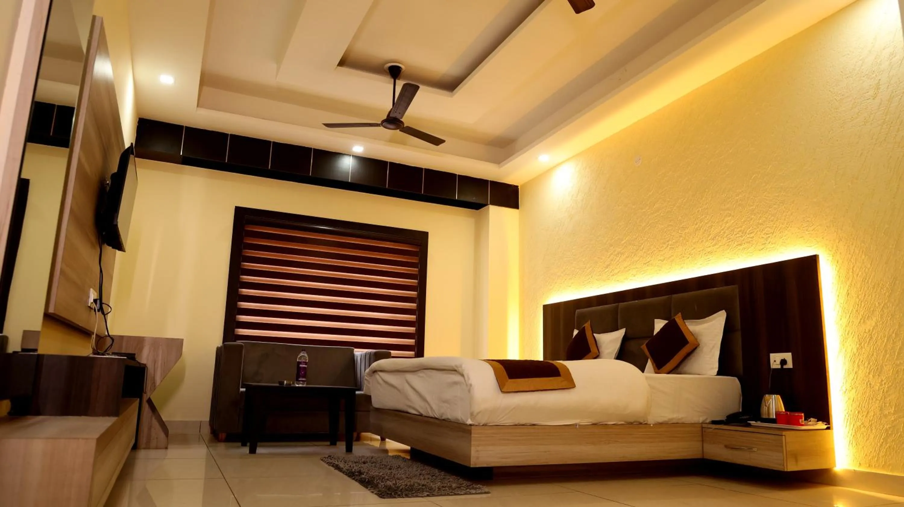 Bed in Hotel Blue Pine