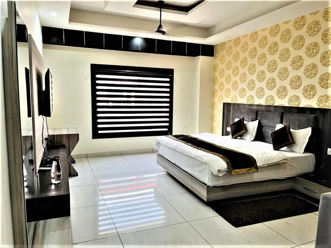 Bedroom in Hotel Blue Pine