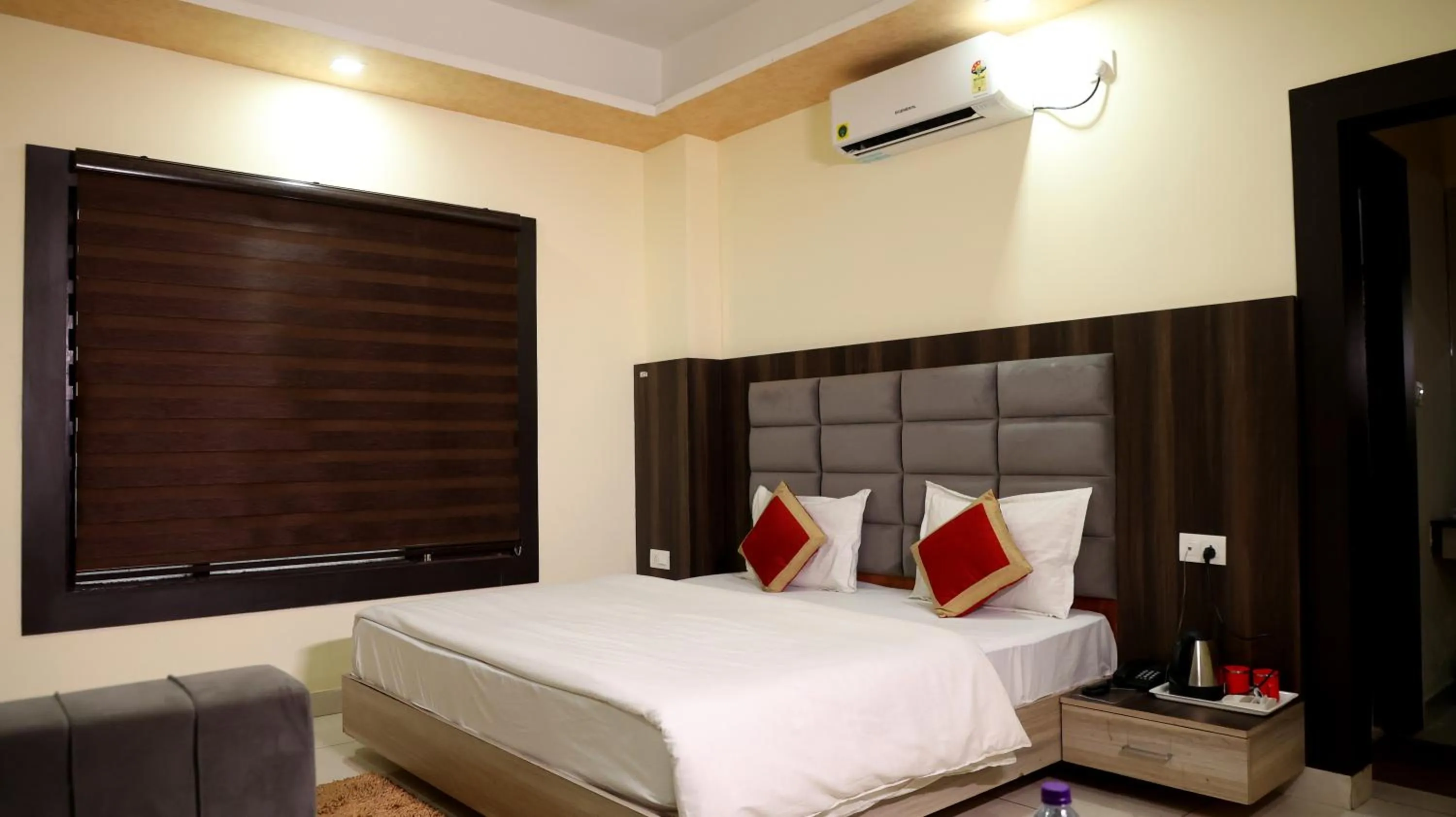 Bedroom in Hotel Blue Pine