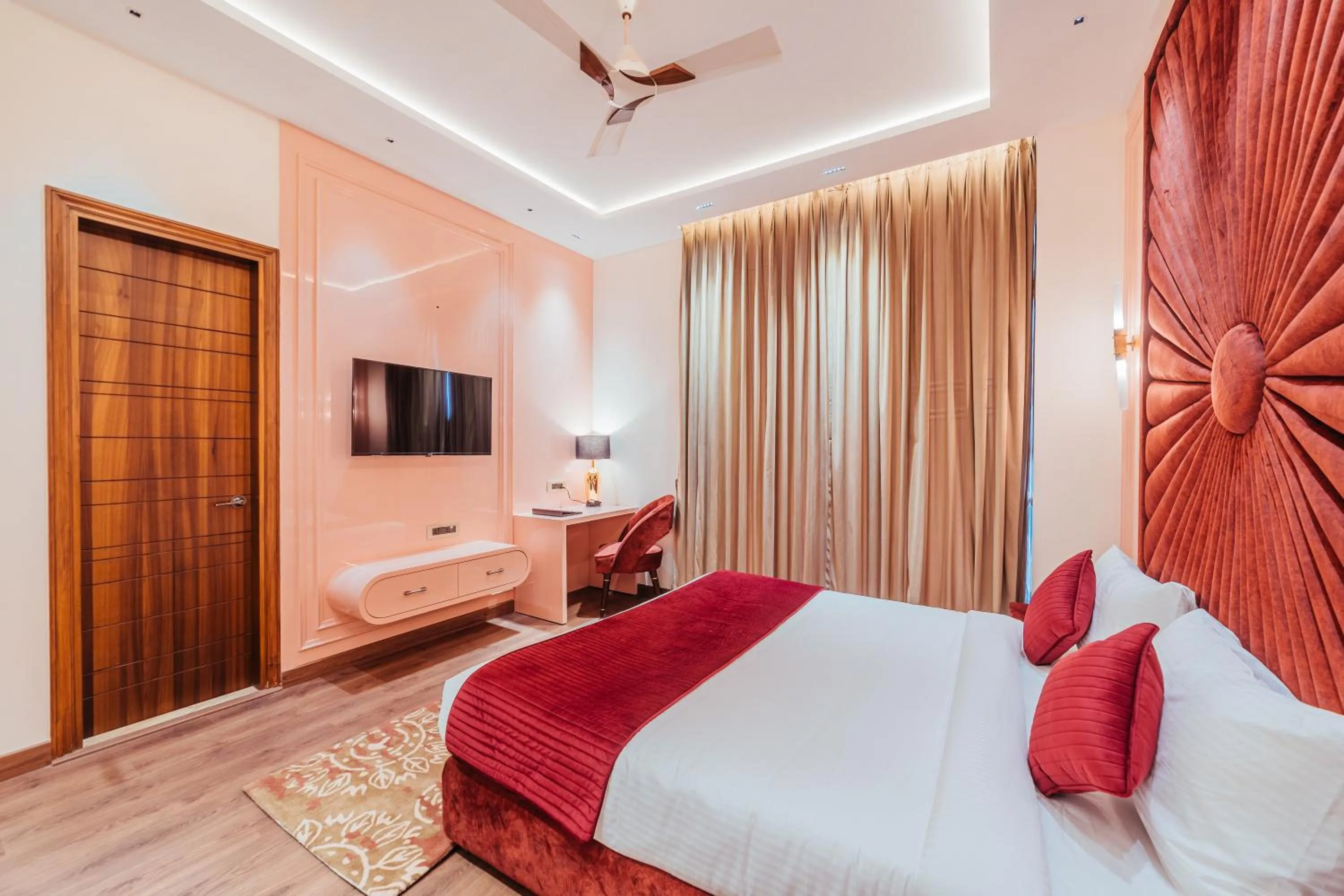 Communal lounge/ TV room, Bed in The Ramayana Hotel, Ayodhya