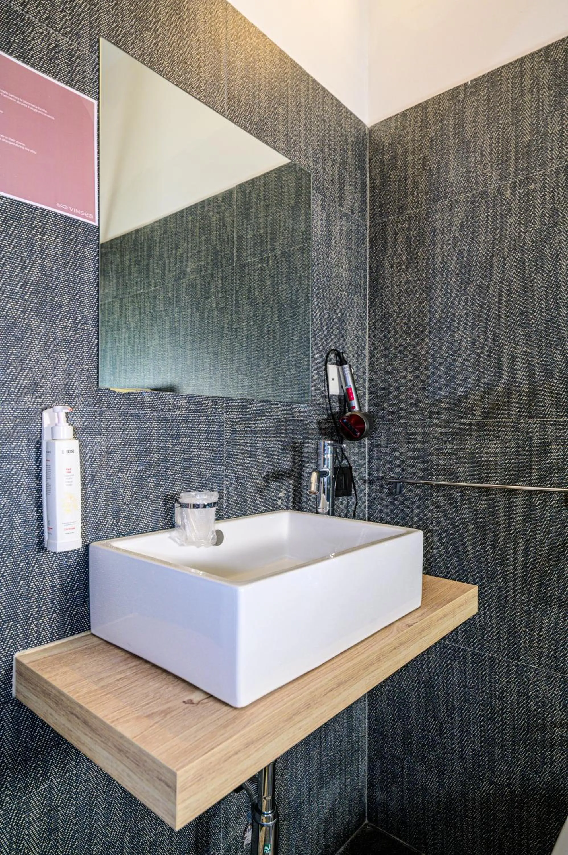 Bathroom in Vinsea Hotel