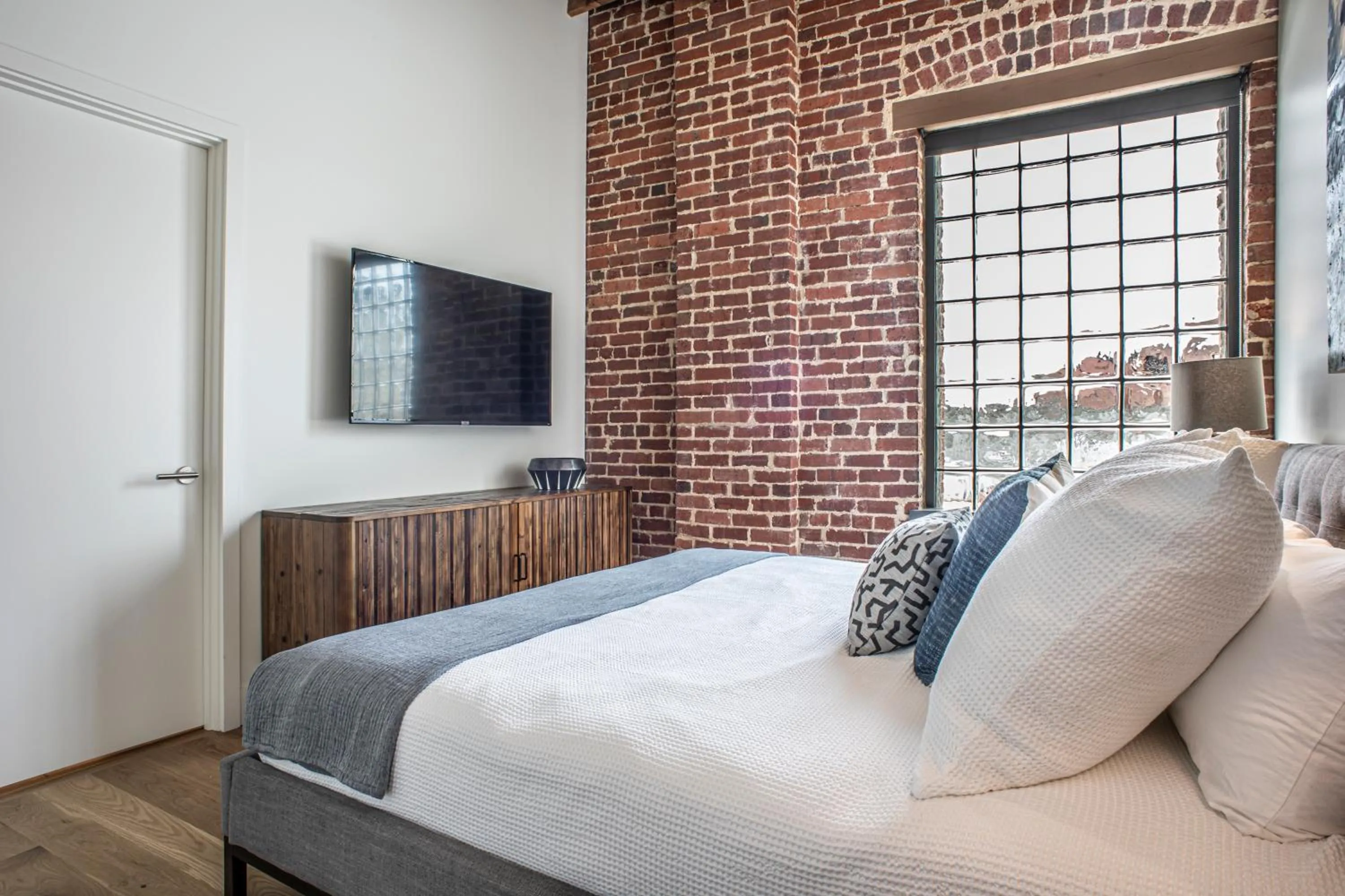 TV and multimedia, Bed in Elevation Lofts Hotel