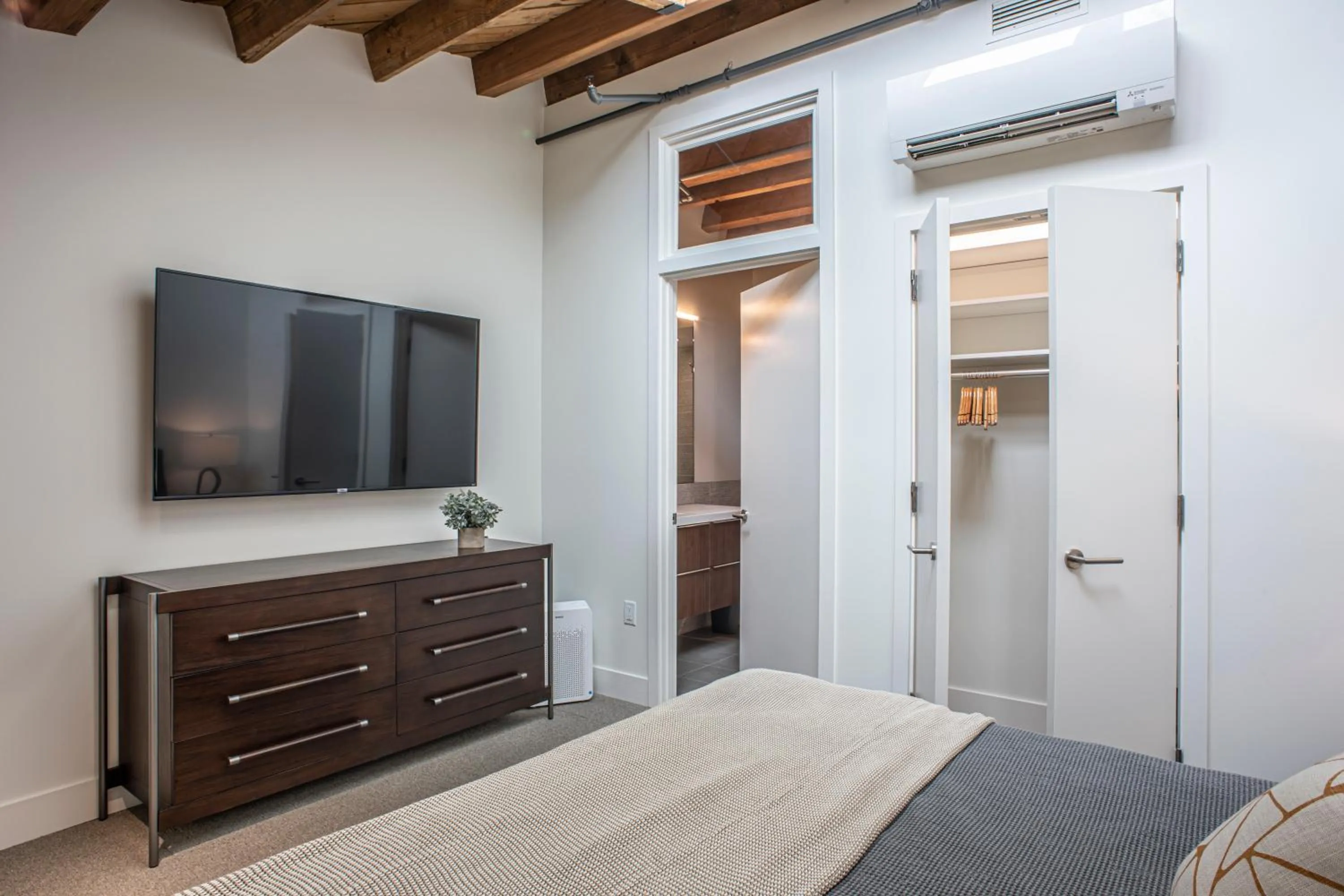 Bedroom, Bed in Elevation Lofts Hotel