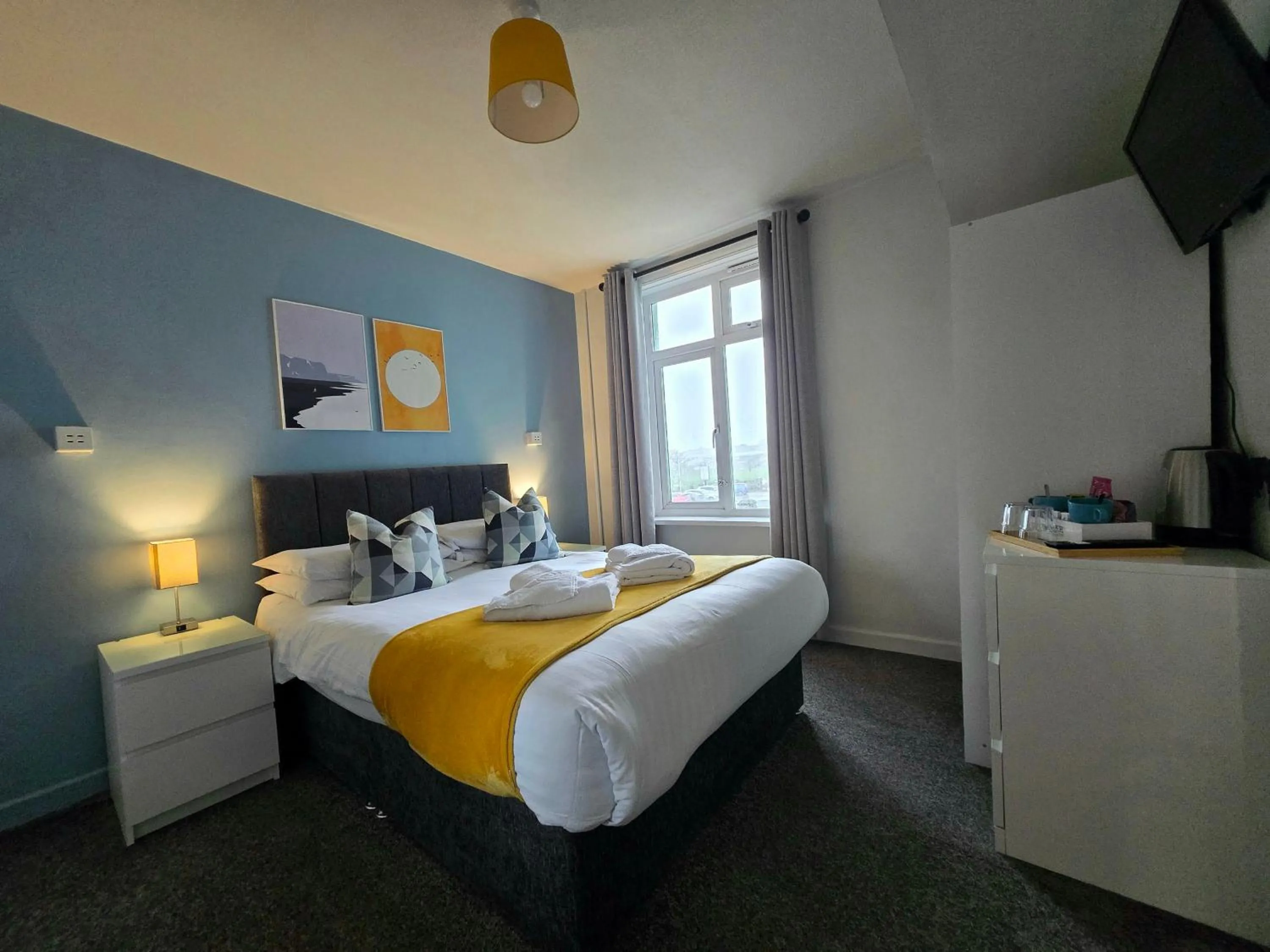 Property building, Bed in Beach Hotel Torbay B&B