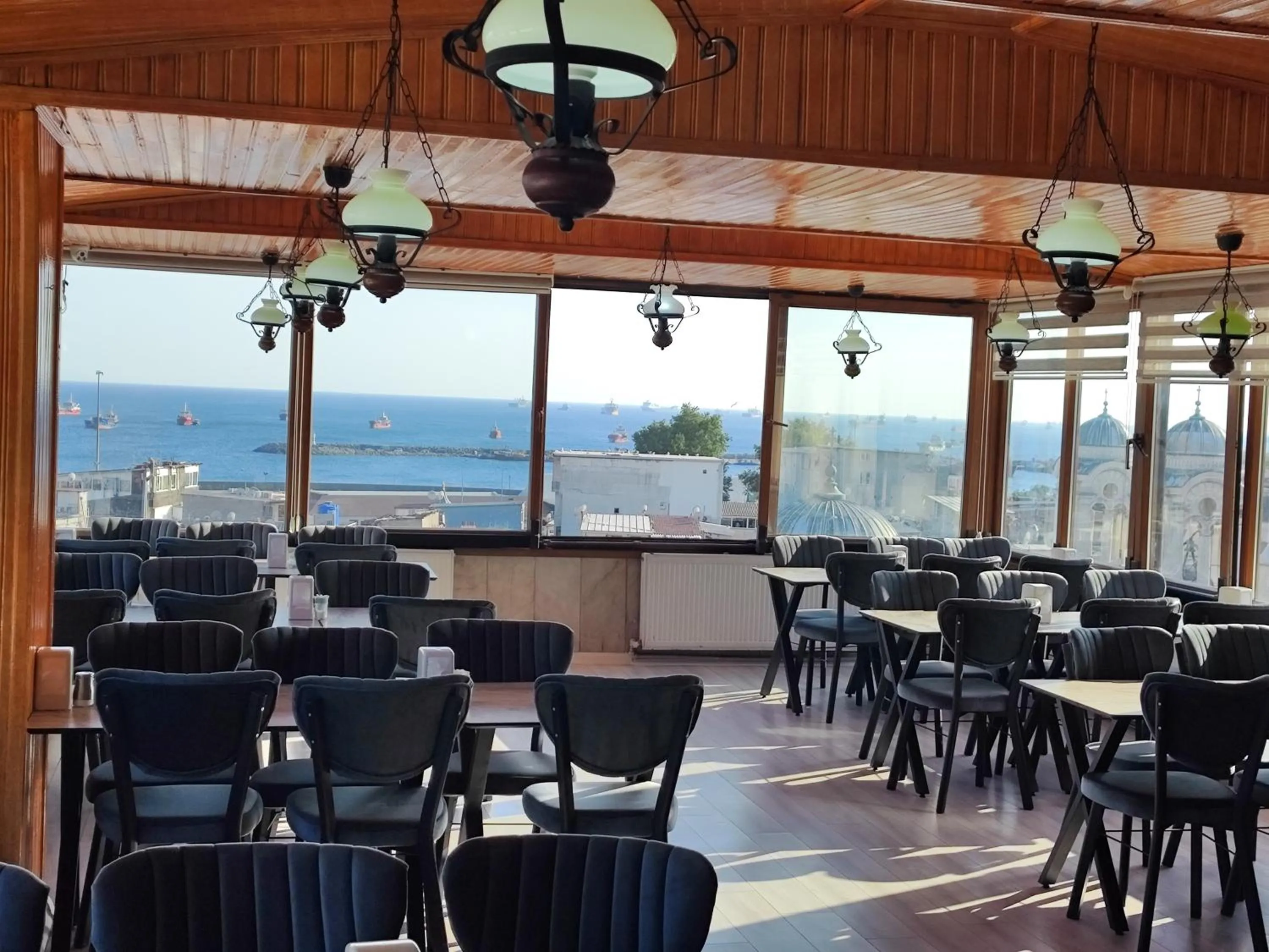 Restaurant/places to eat in Grand Liza Hotel